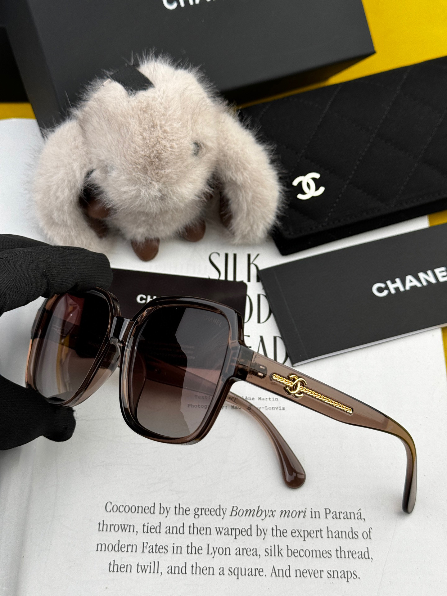  【CHANEL】香奈儿 2025新款潮流爆款 时尚方框太阳镜 佩戴舒适 网红潮款墨镜  女士高清加厚偏