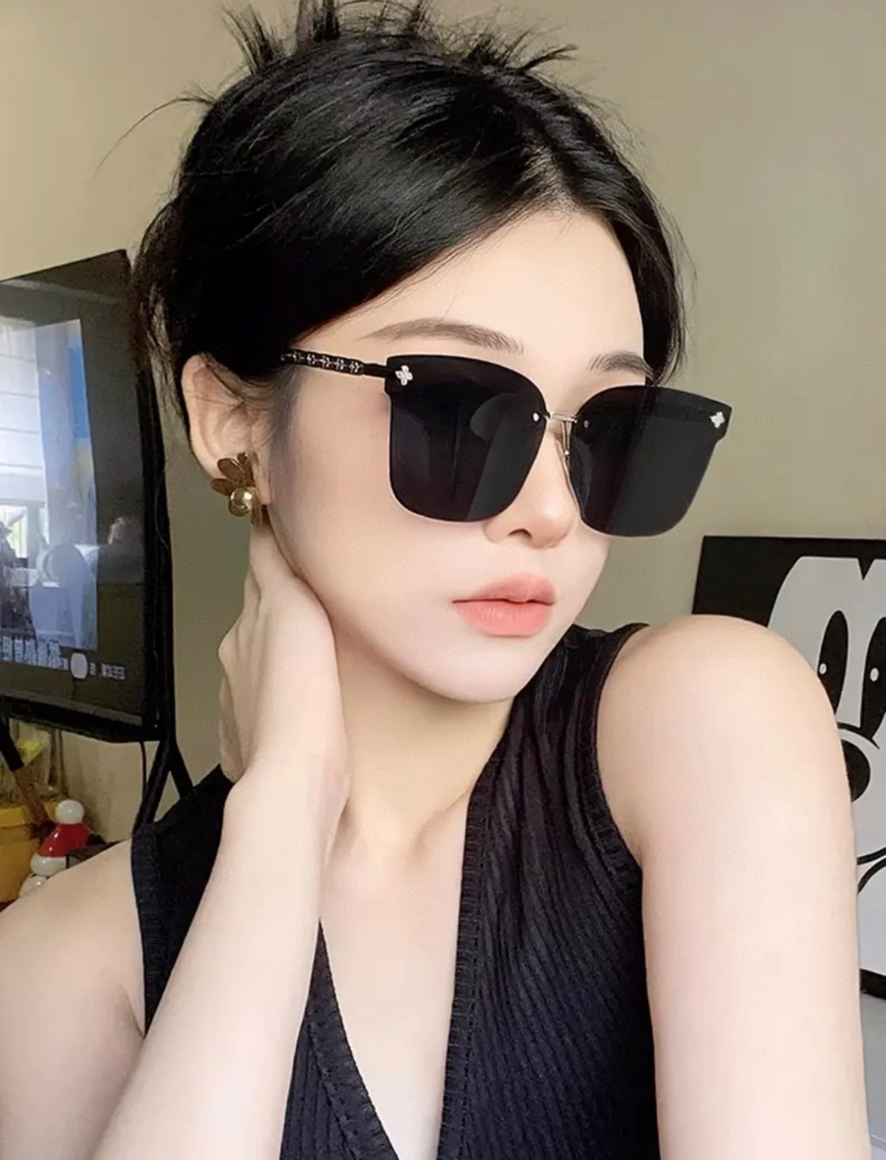  lv大框太阳镜墨镜经典的方框设计，不挑脸型，无论搭配大衣还是连衣裙都非常显气质尼龙镜片预防紫外线  