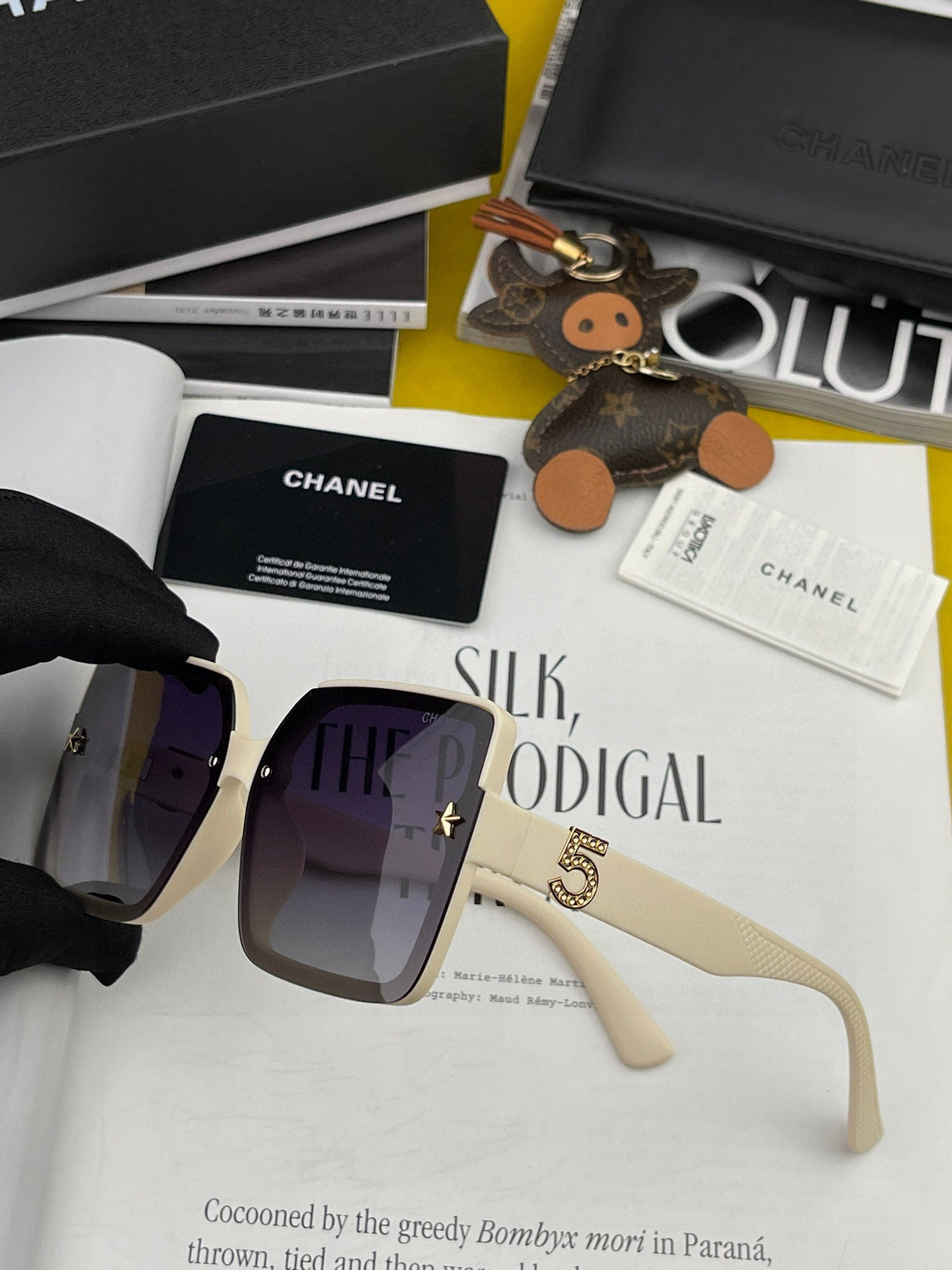   【CHANEL】香奈儿 2025新款潮流爆款 时尚方框太阳镜 佩戴舒适 网红潮款墨镜  女士高清加厚
