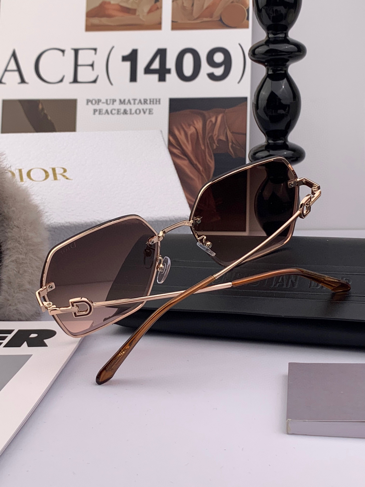   DIOR 2025新款女士方框太阳眼镜 开车墨镜 新款金属无框太阳镜  时尚大方 舒适轻盈 精致奢华
