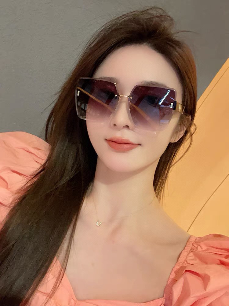  DIOR 2025新款女士方框太阳眼镜 开车墨镜 新款金属无框太阳镜  时尚大方 舒适轻盈 精致奢华 