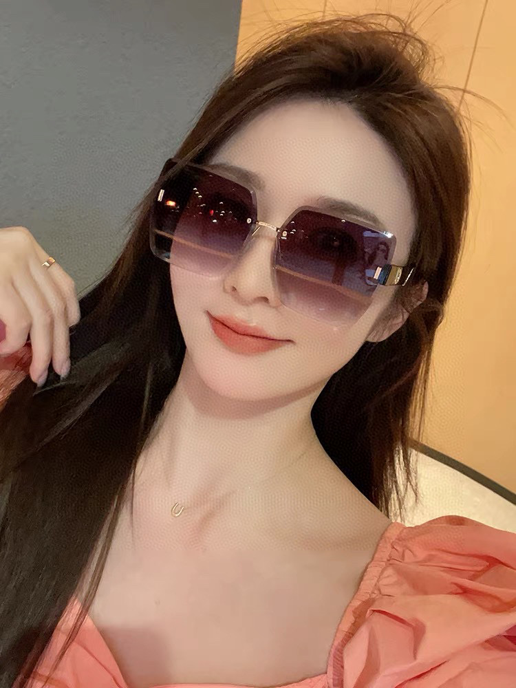  DIOR 2025新款女士方框太阳眼镜 开车墨镜 新款金属无框太阳镜  时尚大方 舒适轻盈 精致奢华 