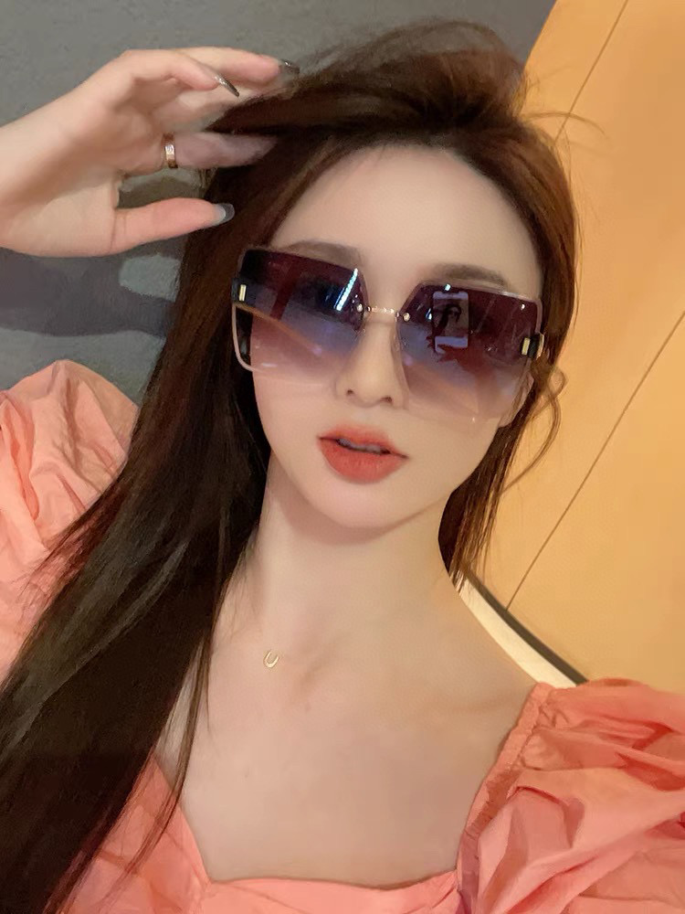  DIOR 2025新款女士方框太阳眼镜 开车墨镜 新款金属无框太阳镜  时尚大方 舒适轻盈 精致奢华 