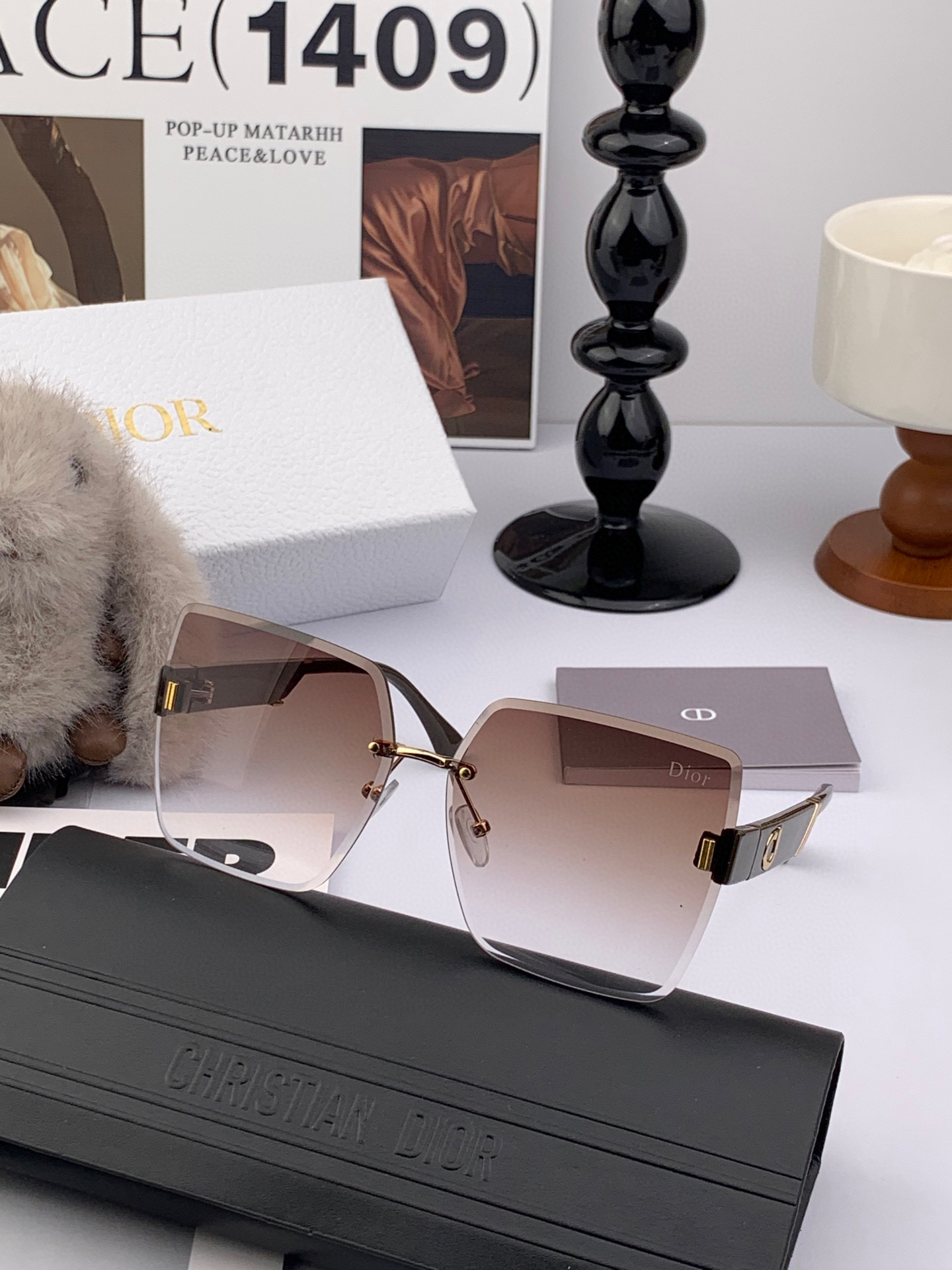  DIOR 2025新款女士方框太阳眼镜 开车墨镜 新款金属无框太阳镜  时尚大方 舒适轻盈 精致奢华 