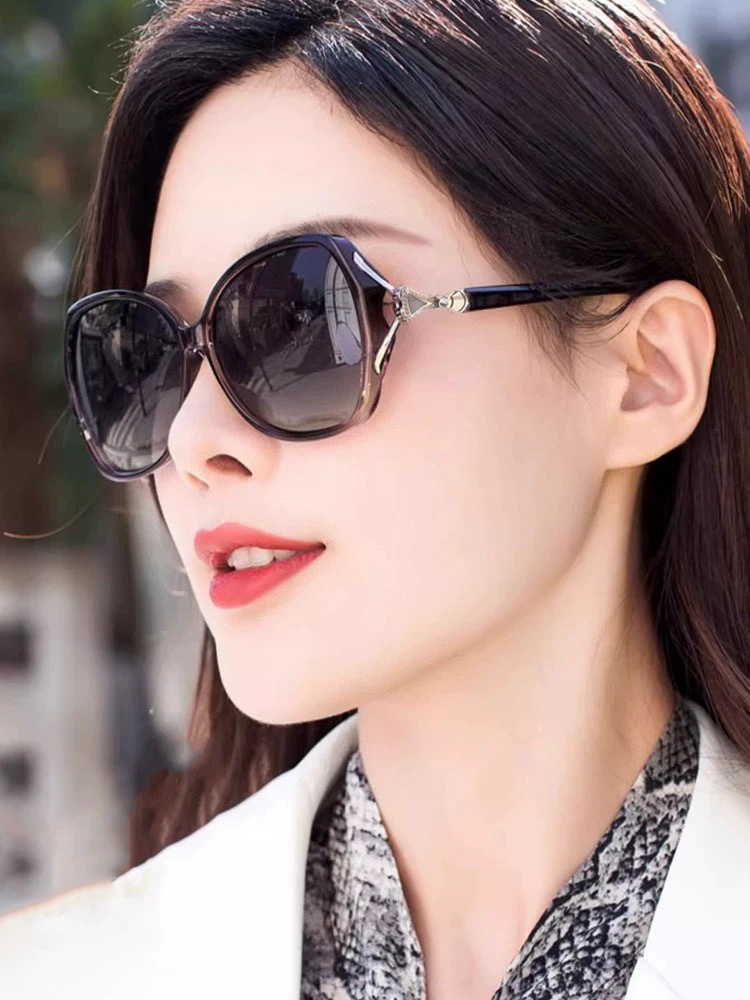   【CHANEL】香奈儿 2025新款潮流爆款 时尚方框太阳镜 佩戴舒适 网红潮款墨镜  女士高清加厚