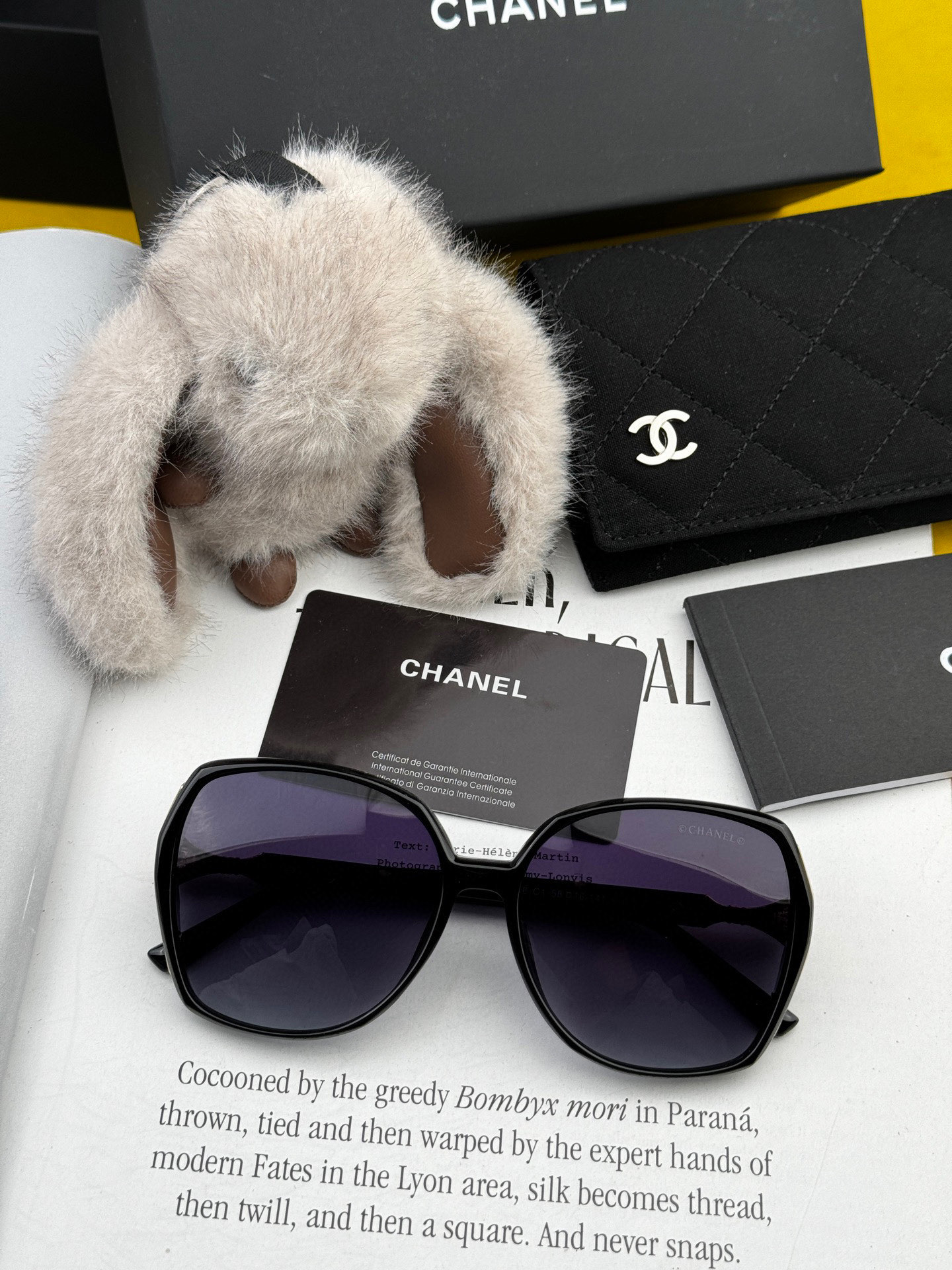   【CHANEL】香奈儿 2025新款潮流爆款 时尚方框太阳镜 佩戴舒适 网红潮款墨镜  女士高清加厚