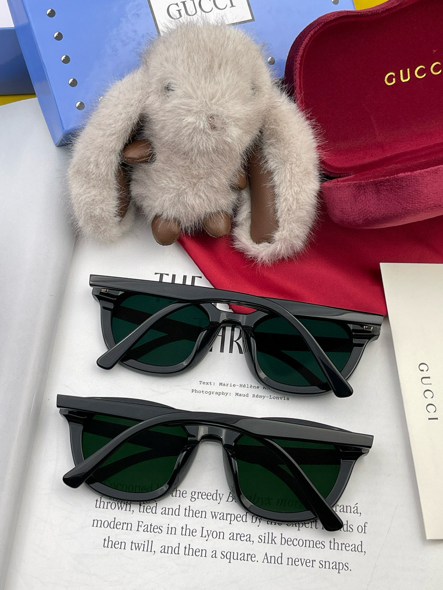  GUCCI2025开春新款一体镜 大框太阳镜男女同款 😎 
爆款大框尼龙太阳镜 超逼格超酷 
镜腿品牌