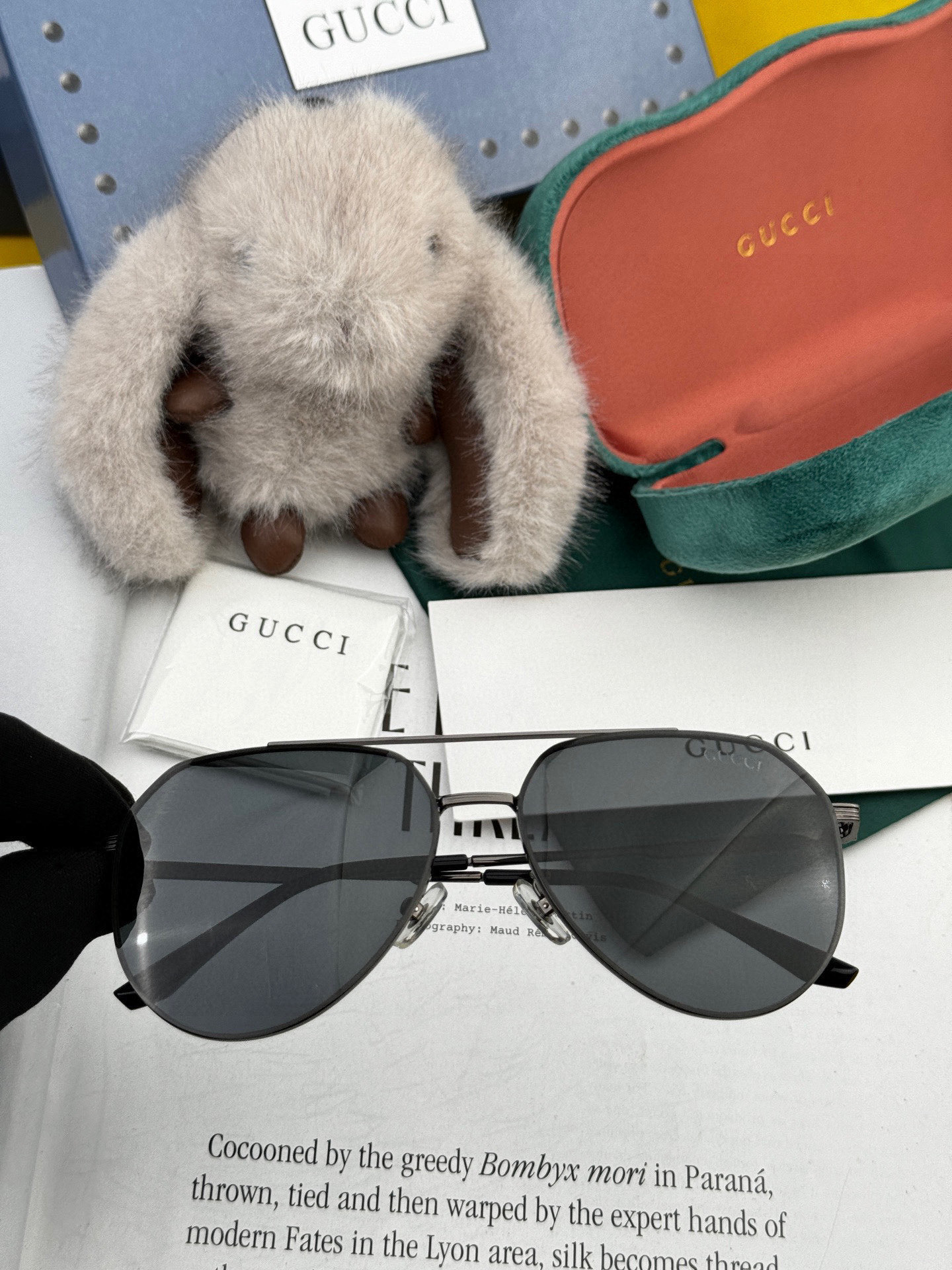         GUCCI 男款炫彩飞行员偏光太阳镜 ❤️材质：高清尼龙加厚卡槽高清偏光镜片 🌹无边框镜