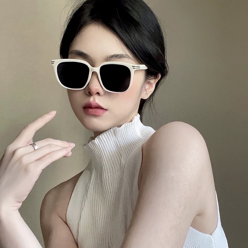  GUCCI 2025开春新款 最新款方框太阳镜 各路网红纷纷带起气场满分‼️ 俏皮甜美.上脸效果更佳.