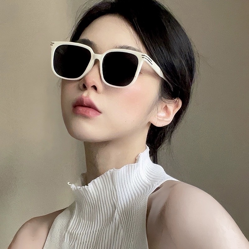  GUCCI 2025开春新款 最新款方框太阳镜 各路网红纷纷带起气场满分‼️ 俏皮甜美.上脸效果更佳.