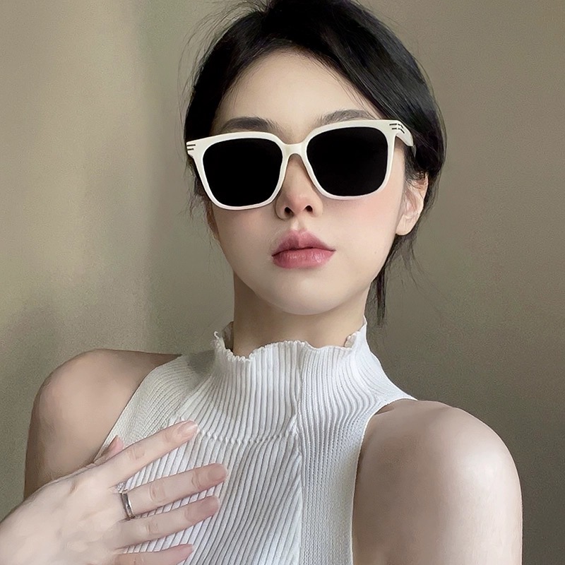  GUCCI 2025开春新款 最新款方框太阳镜 各路网红纷纷带起气场满分‼️ 俏皮甜美.上脸效果更佳.