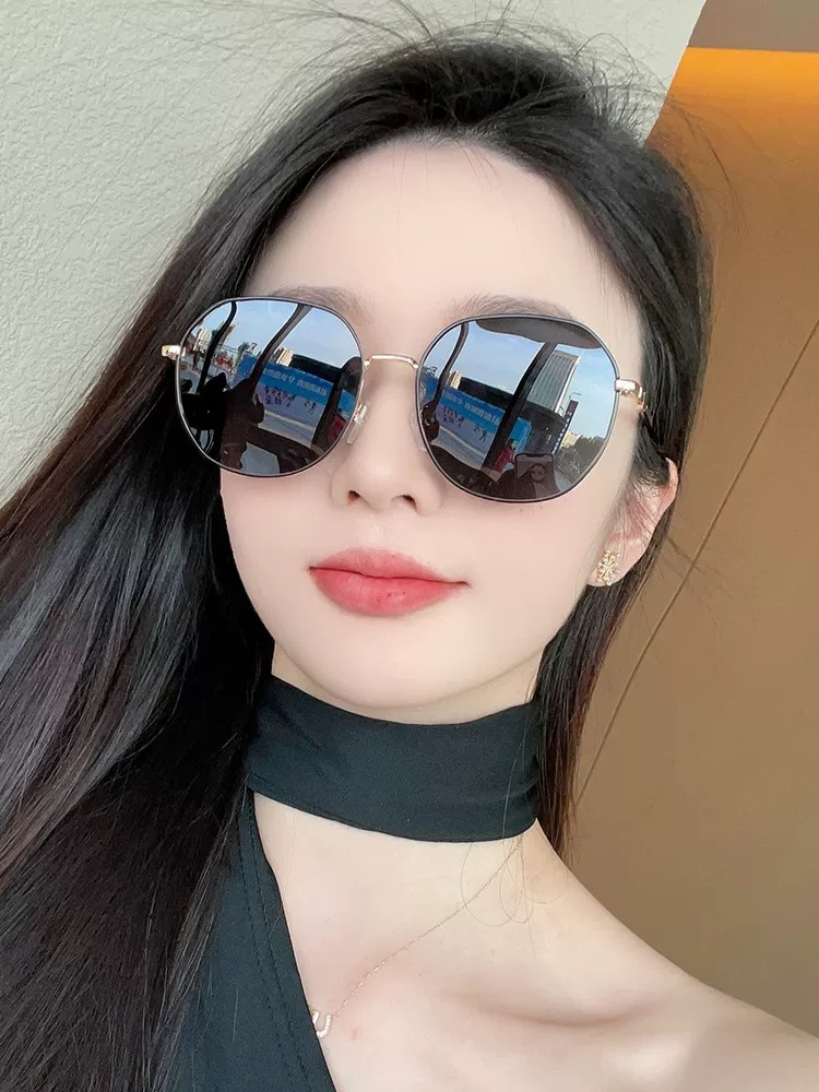   2025新款香奈儿女士偏光太阳镜🕶️ 宝丽来高清镜片🎉高品质TR-90镜框 时尚百搭！
型号：CH3