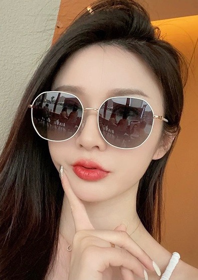   2025新款 爱马仕女士偏光太阳镜🕶️ 宝丽来高清镜片🎉高品质TR-90镜框 时尚百搭！
型号：H3
