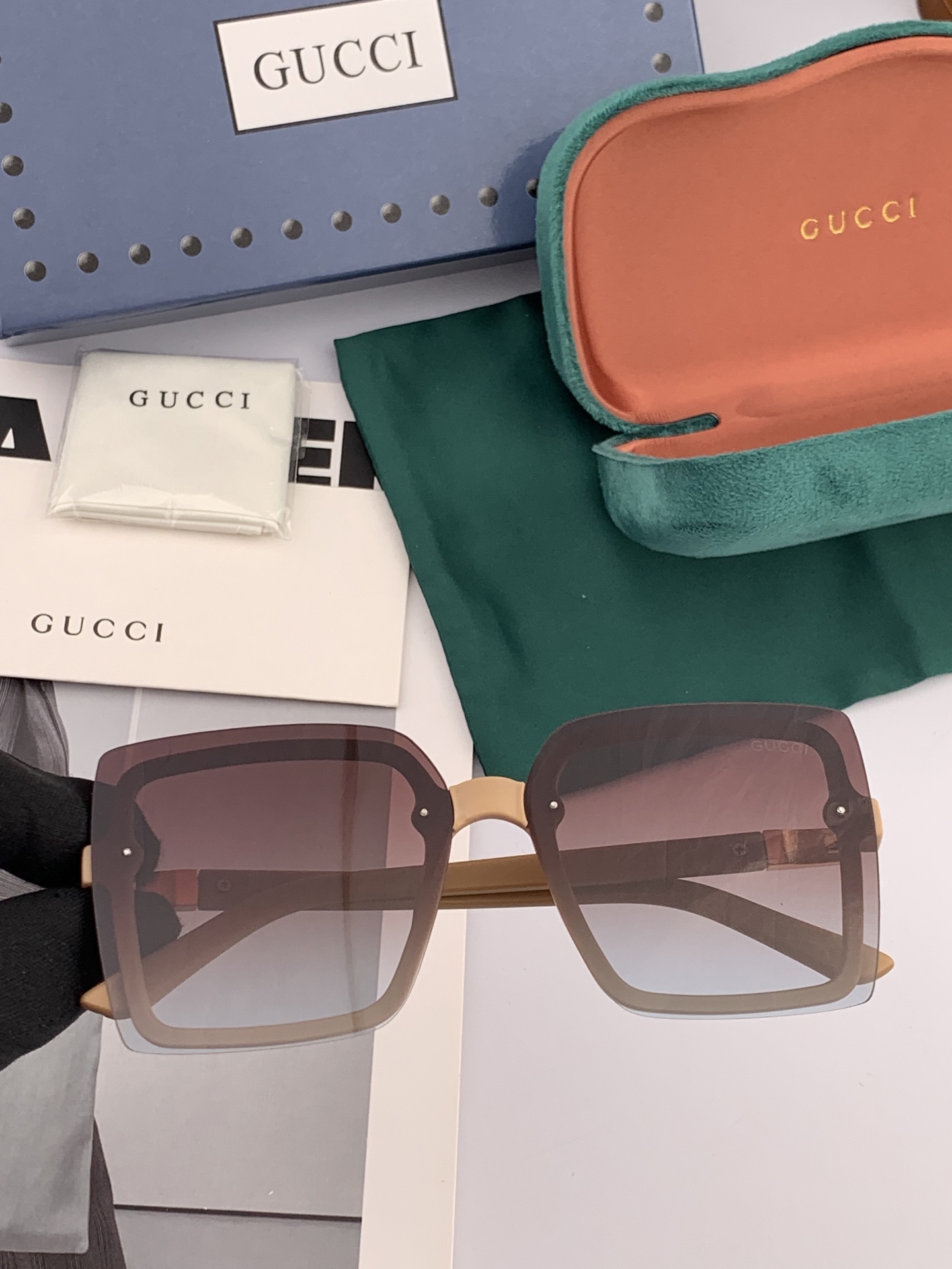    【TR偏光系列】Gucci   经典的方框设计，不挑脸型，无论搭配大衣还是连衣裙都非常显气质偏光镜