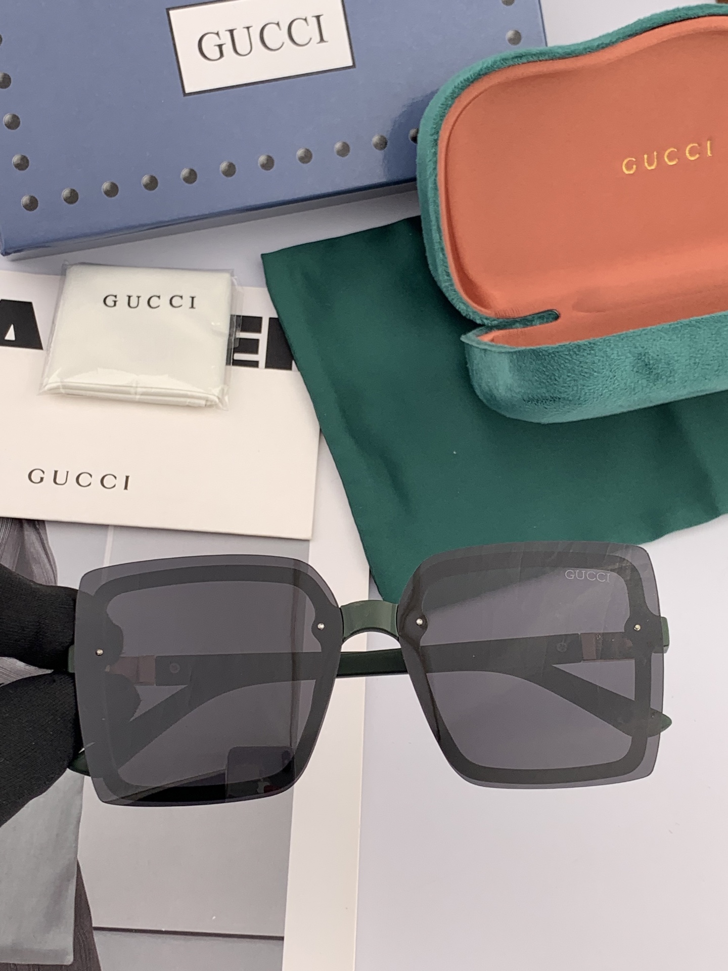    【TR偏光系列】Gucci   经典的方框设计，不挑脸型，无论搭配大衣还是连衣裙都非常显气质偏光镜