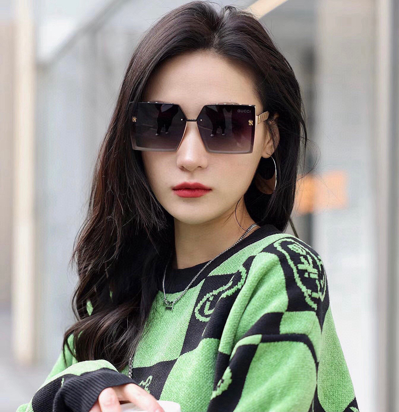 NO:361839,Gucci co-branded series limited edition classic box design, not picky about face shape, it shows its temperament whether it is matched with a coat or a dress. Polarized lenses prevent UV rays. Model G50195 glasses sunglasses, sunglasses, gucci, skirts19860909Gucci联名系列限量版经典的方框设计,不挑脸型,无论搭配大衣还是连衣裙都非常显气质 偏光镜片预防紫外线 型号G50195眼镜墨镜太阳镜,眼镜,gucci,skirts,glasses