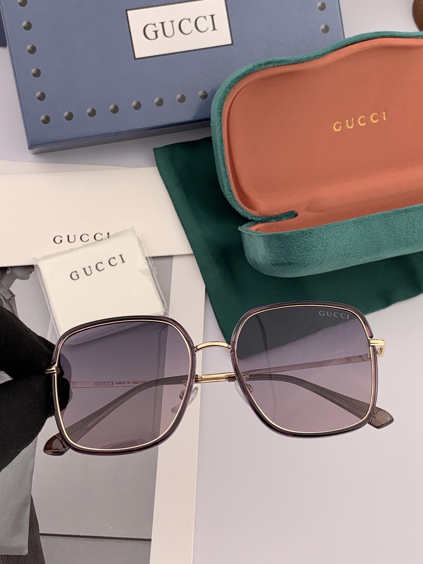  GUCCI 2025开春新款 最新款方框太阳镜 各路网红纷纷带起气场满分‼️ 俏皮甜美.上脸效果更佳.