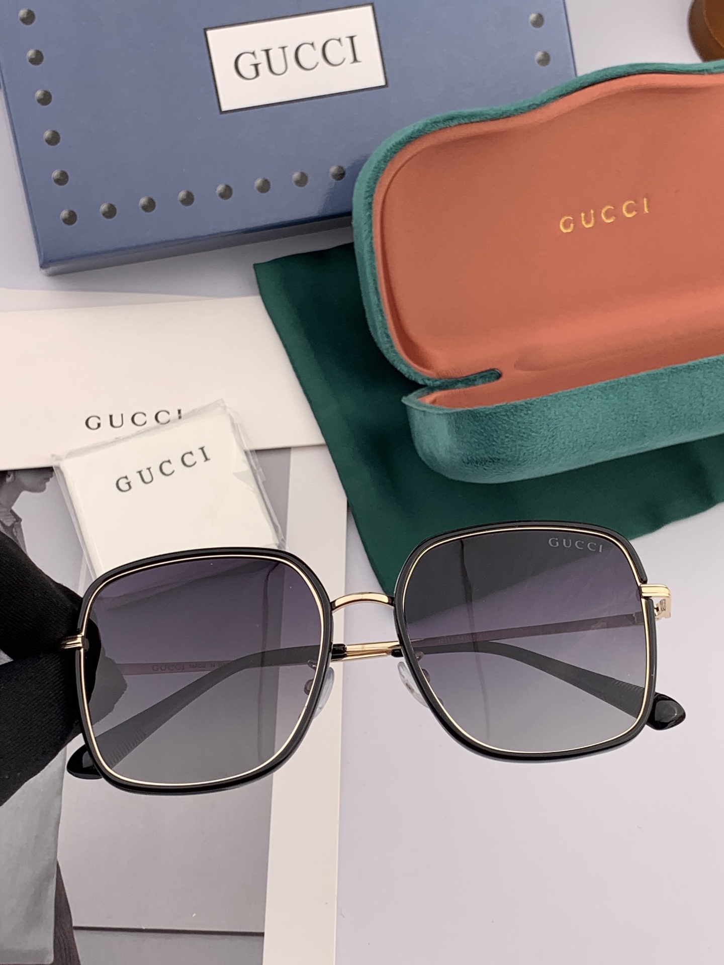  GUCCI 2025开春新款 最新款方框太阳镜 各路网红纷纷带起气场满分‼️ 俏皮甜美.上脸效果更佳.