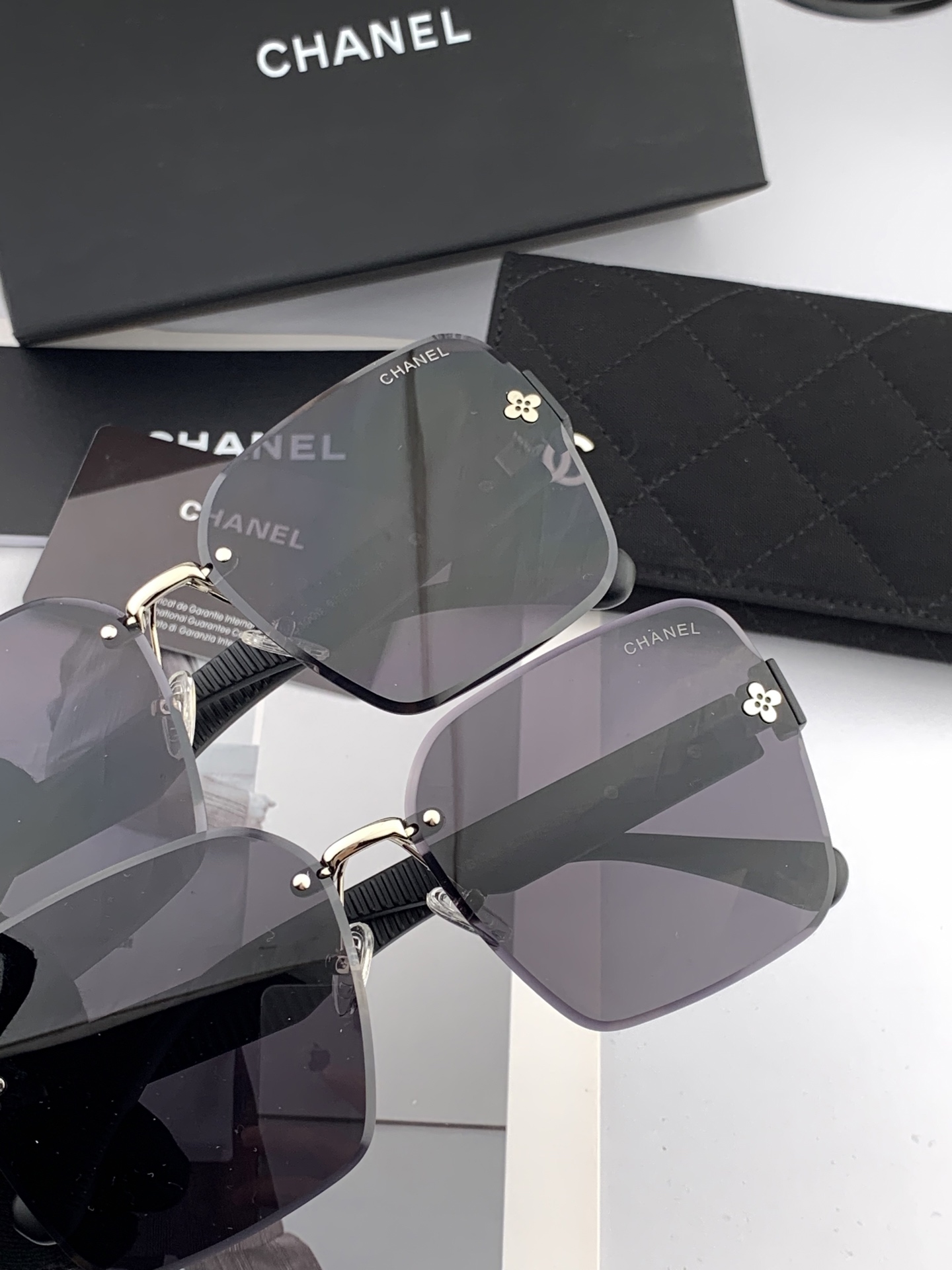  【CHANEL】香奈儿 2025新款潮流爆款 时尚方框太阳镜 佩戴舒适 网红潮款墨镜  女士高清加厚偏