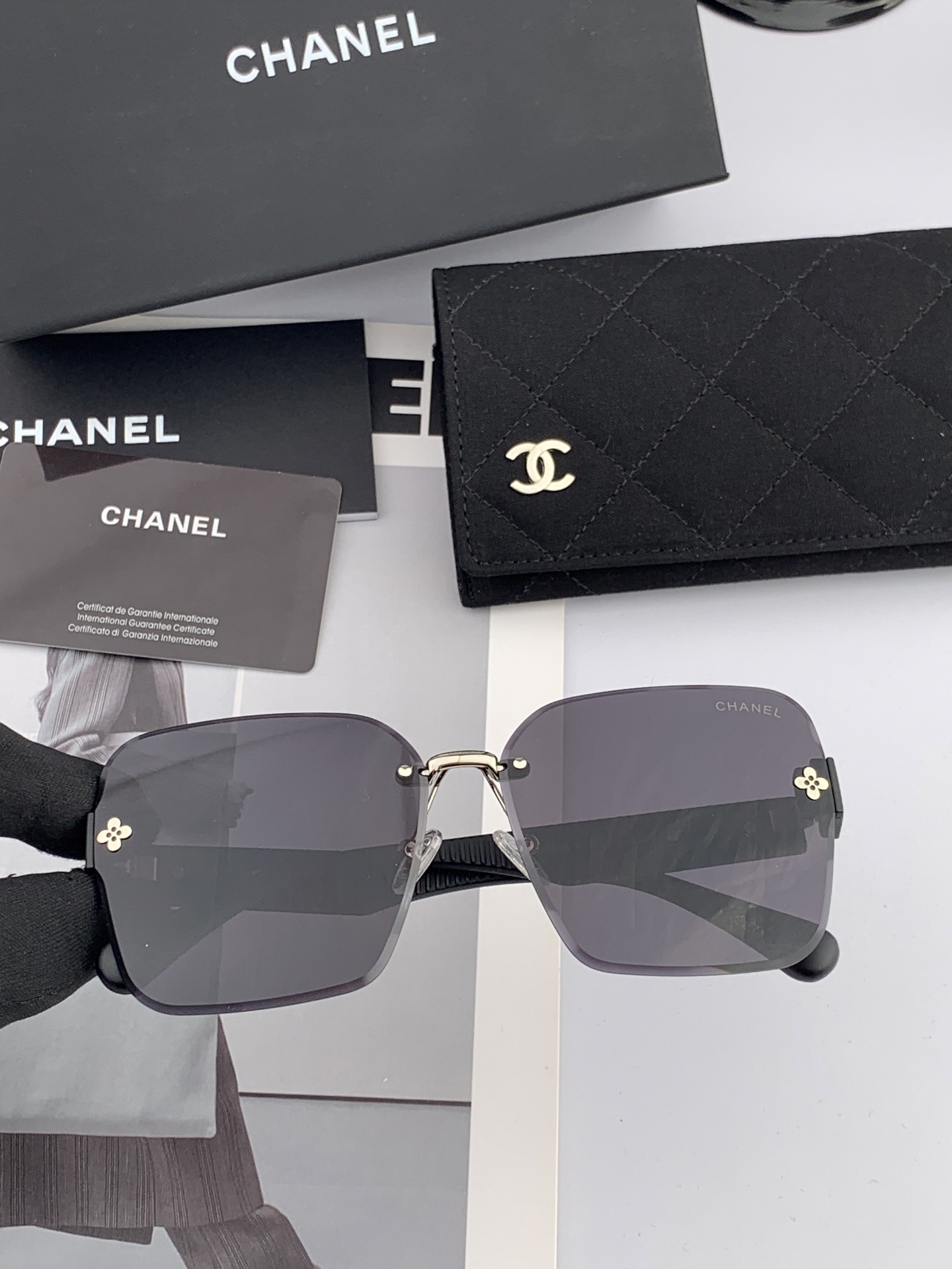  【CHANEL】香奈儿 2025新款潮流爆款 时尚方框太阳镜 佩戴舒适 网红潮款墨镜  女士高清加厚偏