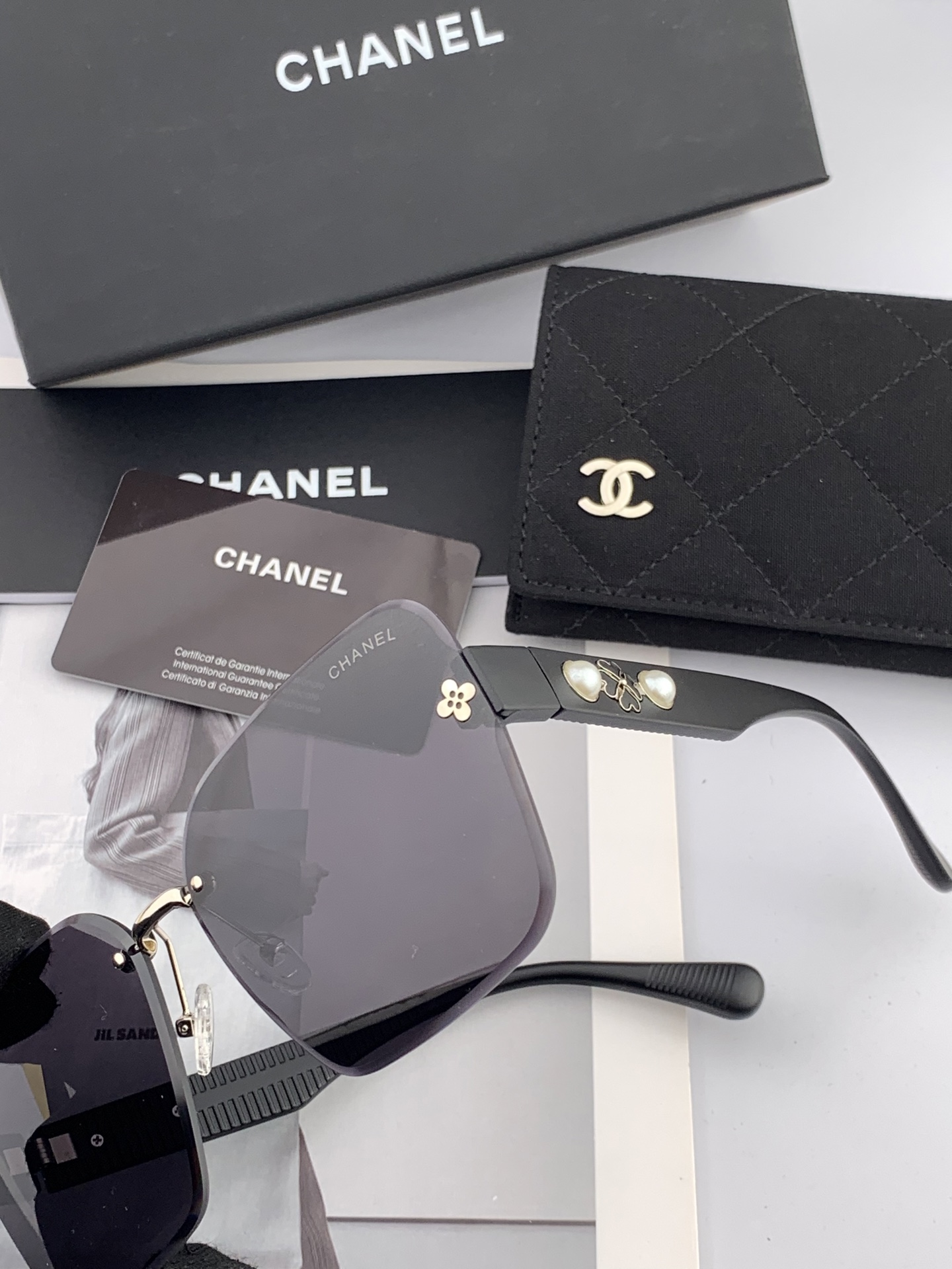  【CHANEL】香奈儿 2025新款潮流爆款 时尚方框太阳镜 佩戴舒适 网红潮款墨镜  女士高清加厚偏