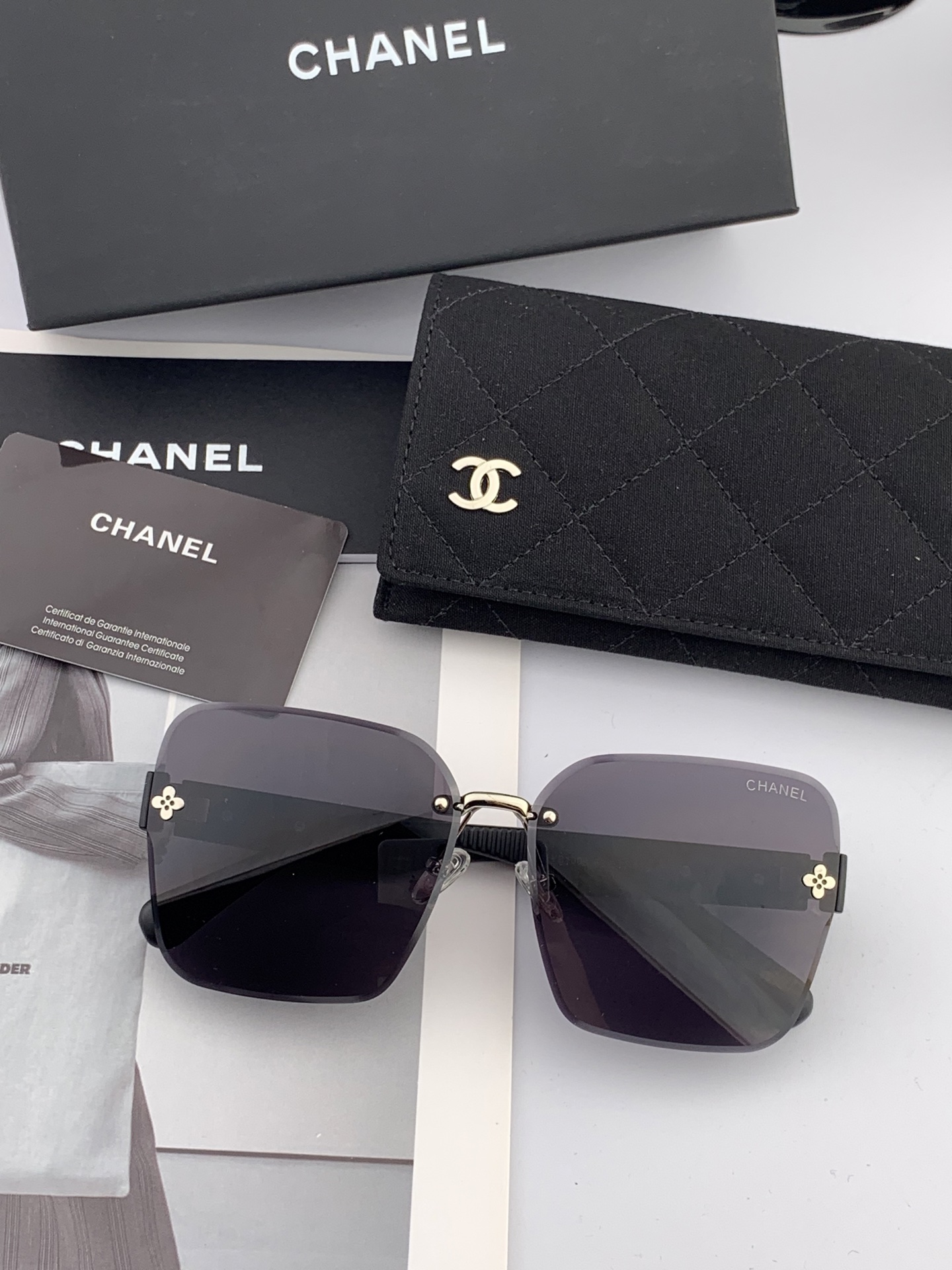  【CHANEL】香奈儿 2025新款潮流爆款 时尚方框太阳镜 佩戴舒适 网红潮款墨镜  女士高清加厚偏