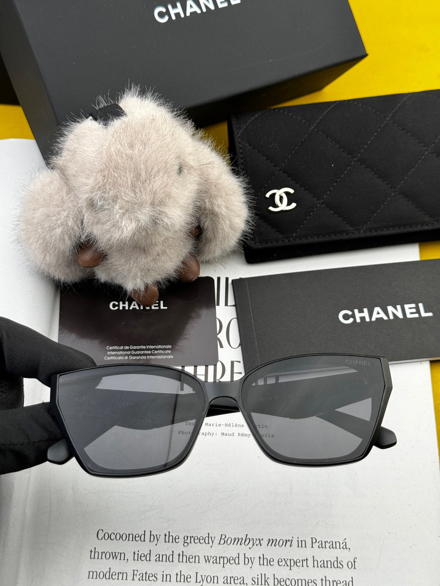    Chanel大框太阳镜墨镜  经典的方框设计，不挑脸型，无论搭配大衣还是连衣裙都非常显气质偏光镜片