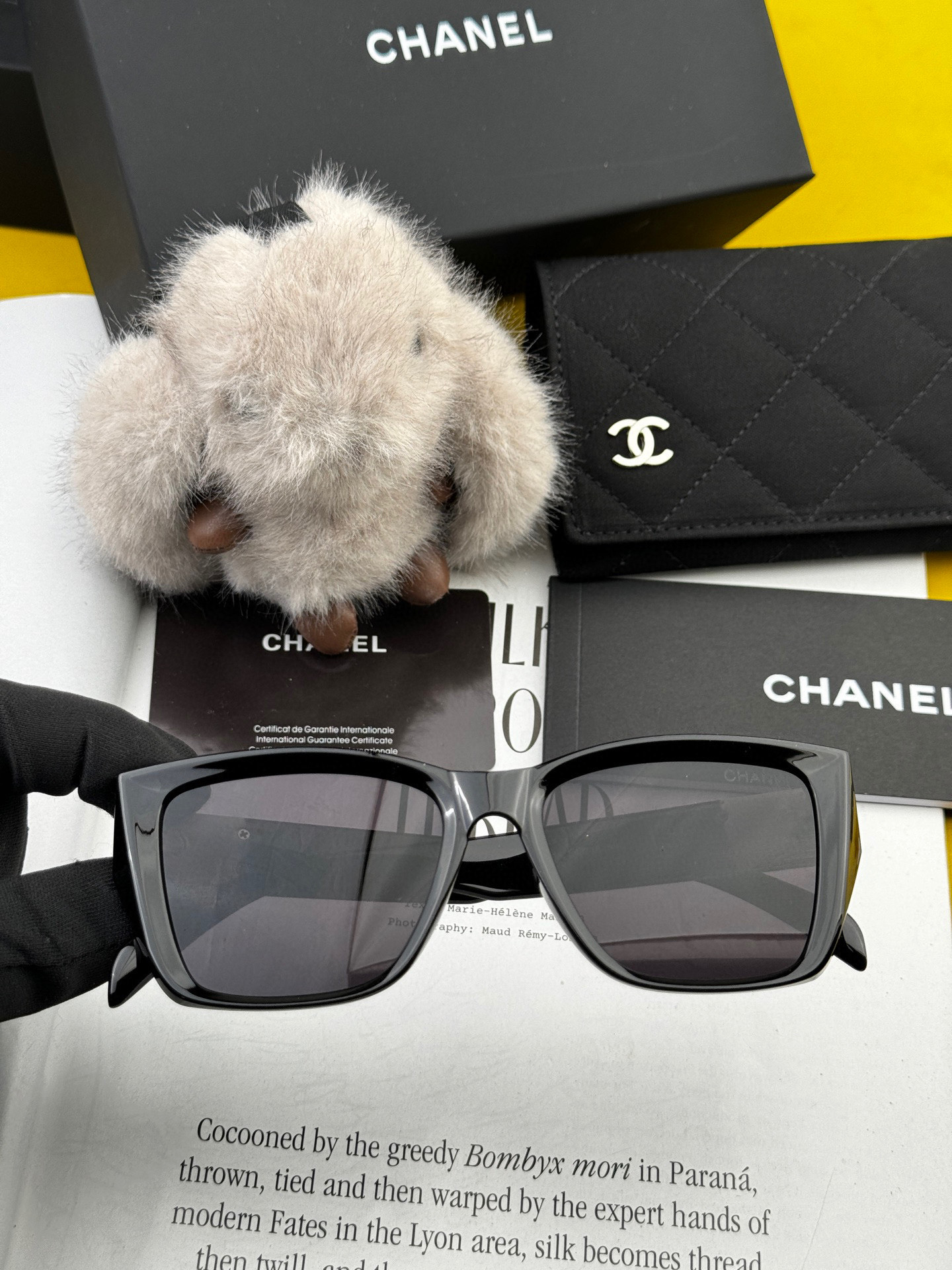    Chanel大框太阳镜墨镜  经典的方框设计，不挑脸型，无论搭配大衣还是连衣裙都非常显气质偏光镜片