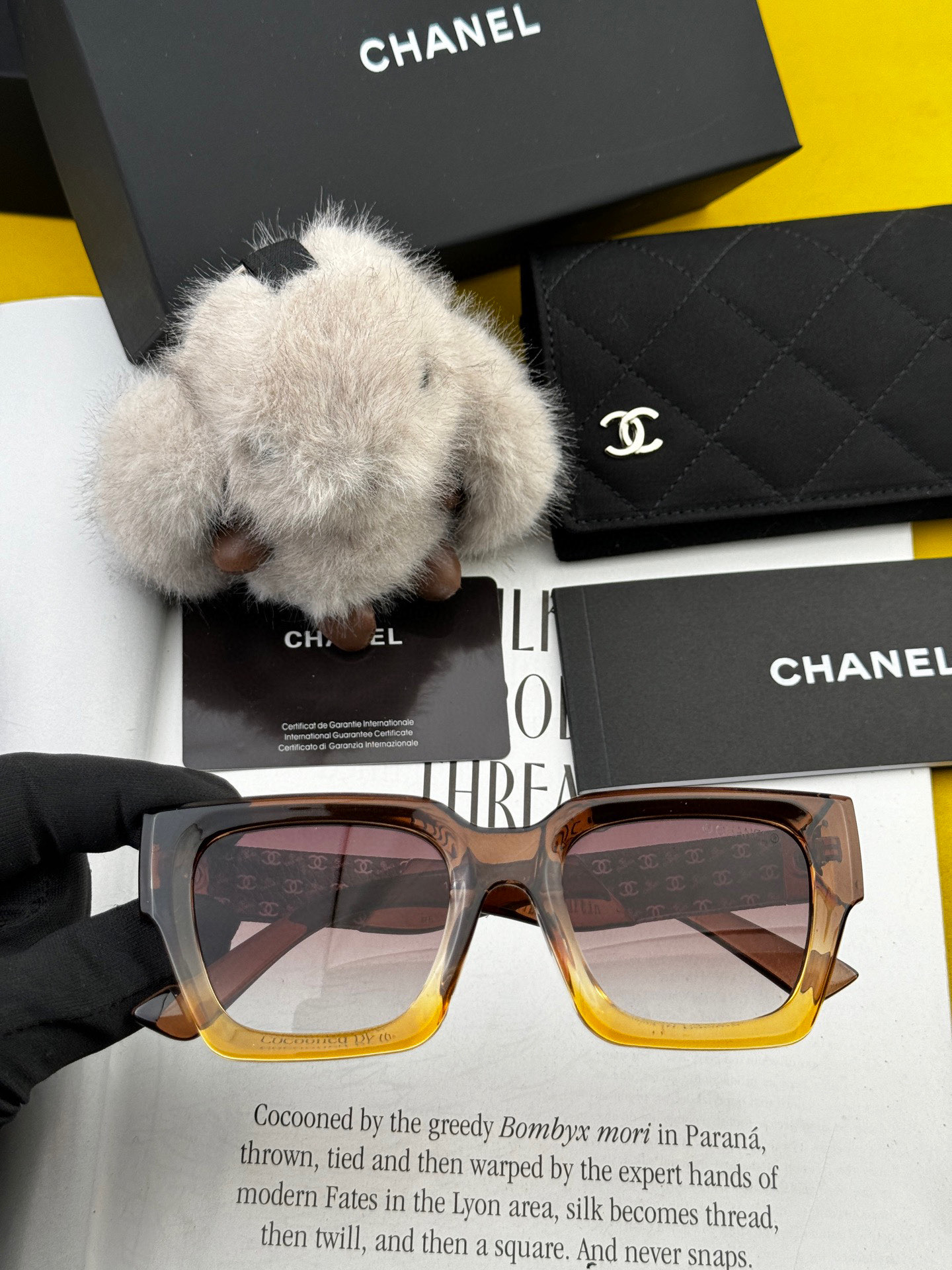    Chanel大框太阳镜墨镜  经典的方框设计，不挑脸型，无论搭配大衣还是连衣裙都非常显气质偏光镜片