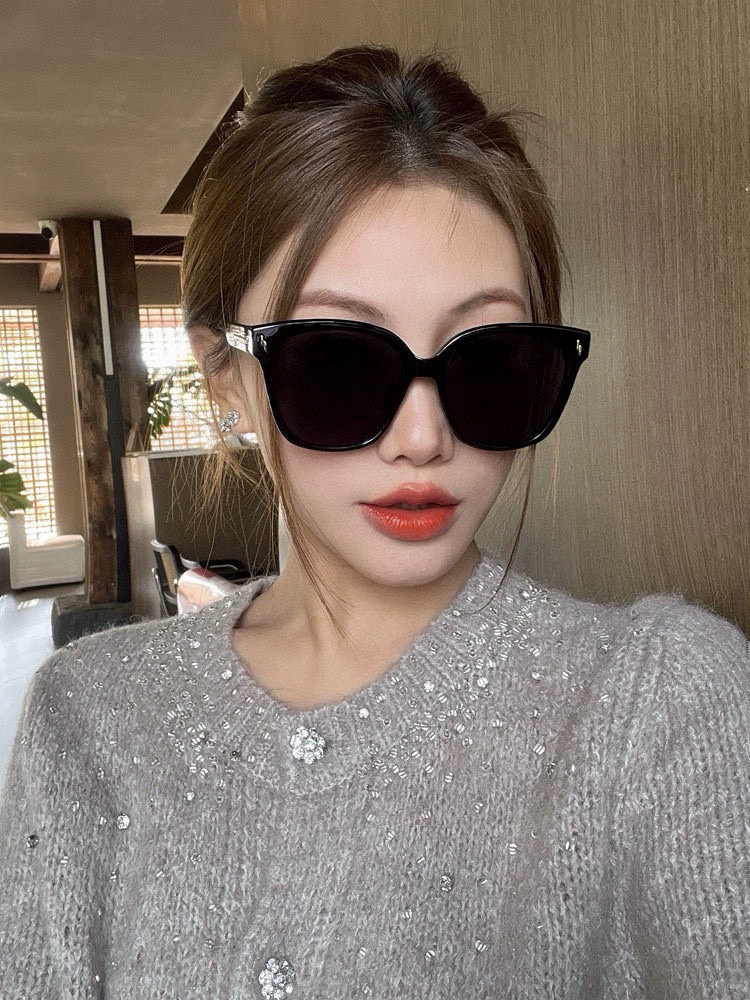  【TR偏光系列】Gucci   经典的大框设计，情侣款不挑脸型，无论搭配大衣还是连衣裙都非常显气质偏光