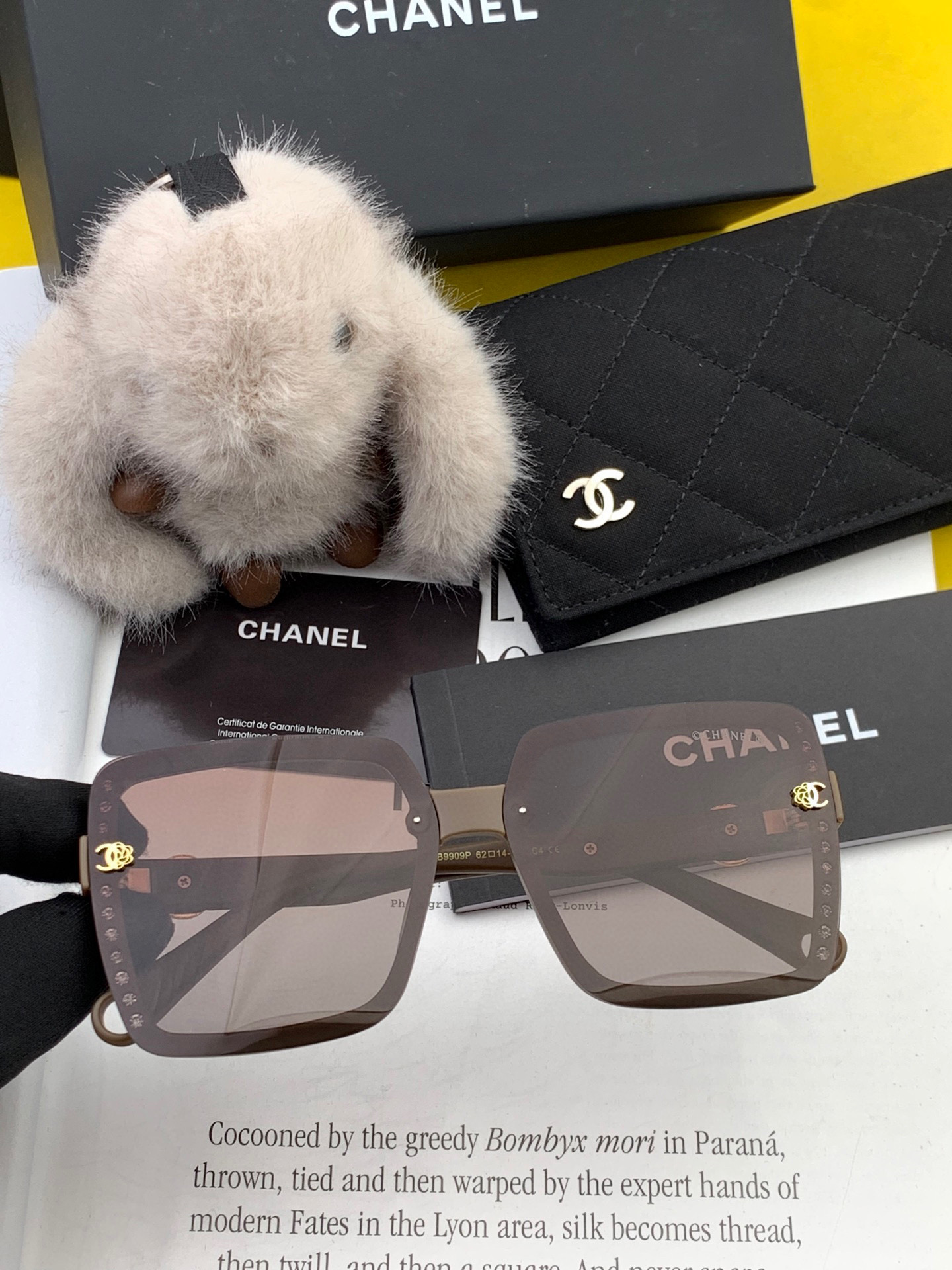  【CHANEL】香奈儿 2025新款潮流爆款 时尚方框太阳镜 佩戴舒适 网红潮款墨镜  女士高清加厚偏
