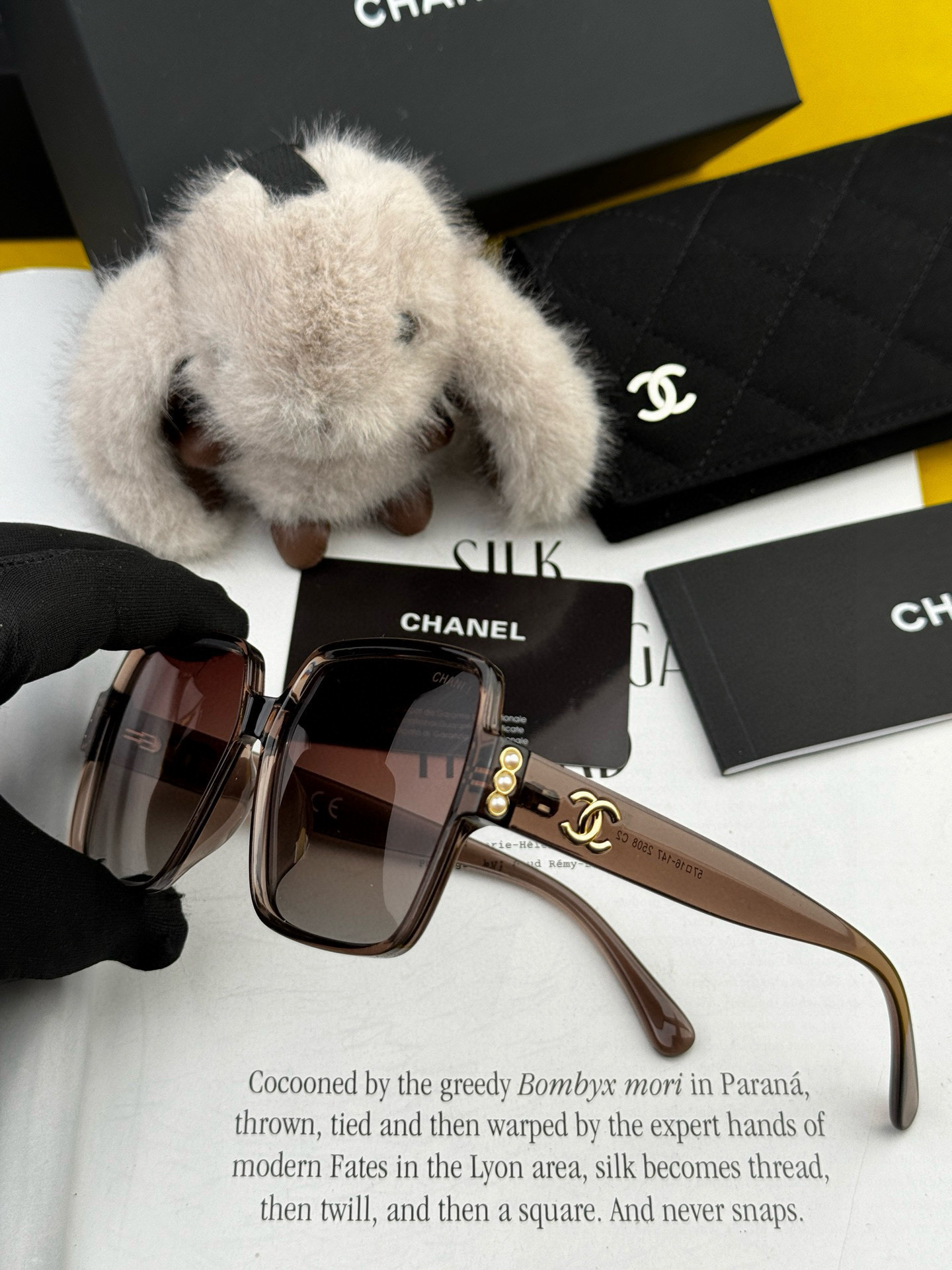  【CHANEL】香奈儿 2025新款潮流爆款 时尚方框太阳镜 佩戴舒适 网红潮款墨镜  女士高清加厚偏