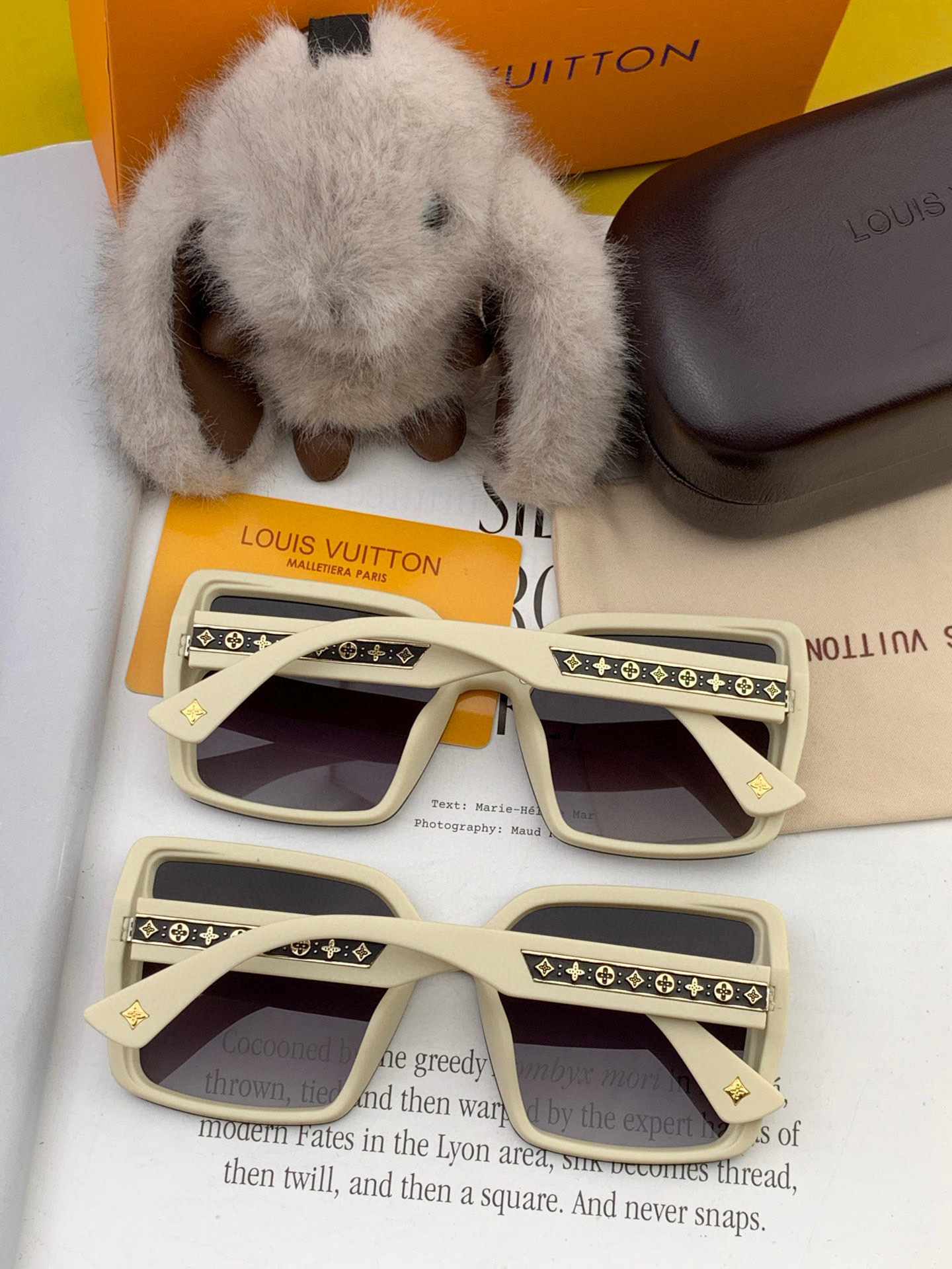   LV 太阳镜潮品官网模特同款 玫瑰玫瑰四叶草🍀精致个性设计简约时尚 高品质值得拥有绝对潮爆整个夏季 