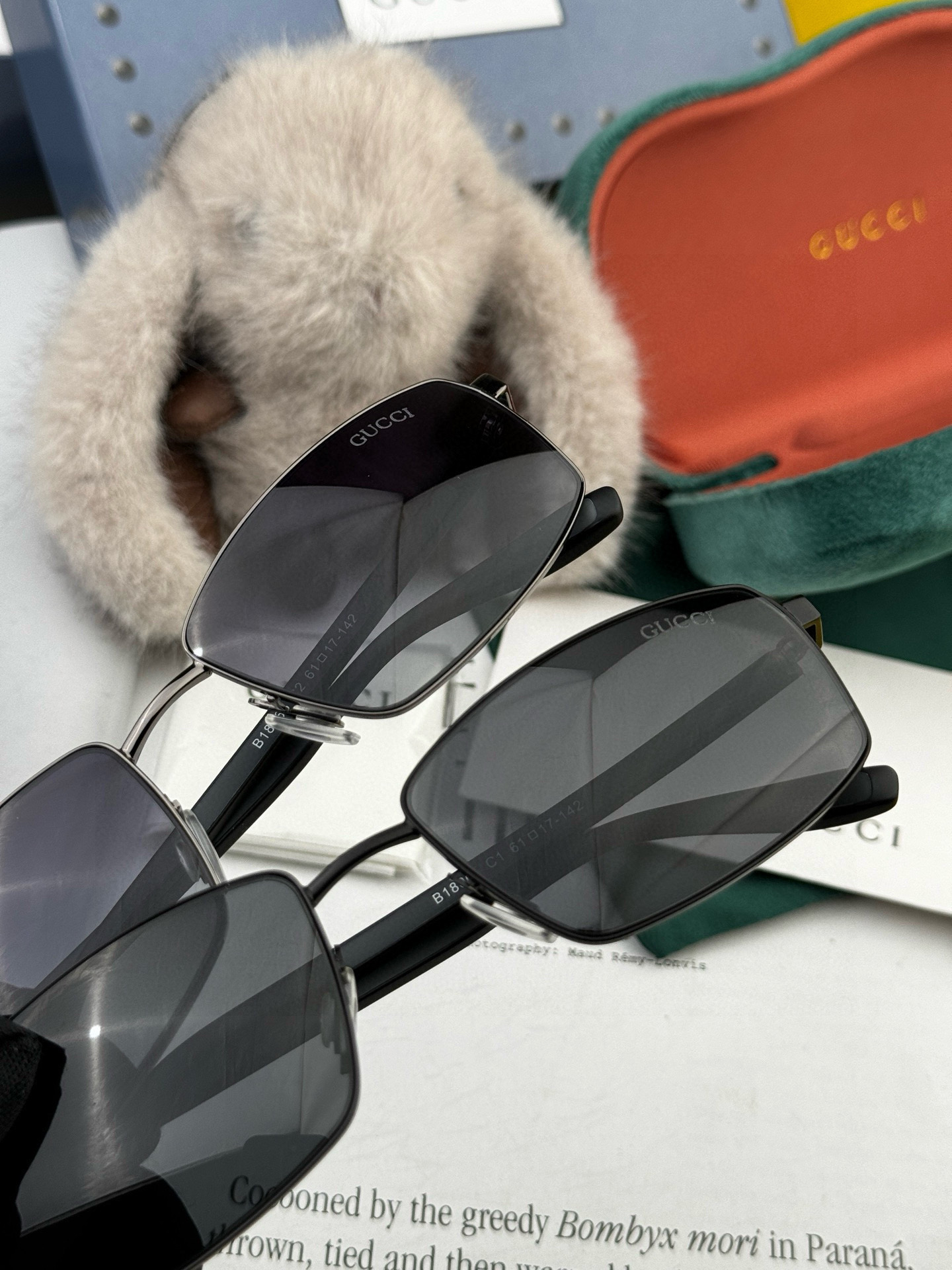         GUCCI 男款炫彩飞行员偏光太阳镜 ❤️材质：高清尼龙加厚卡槽高清偏光镜片 🌹无边框镜