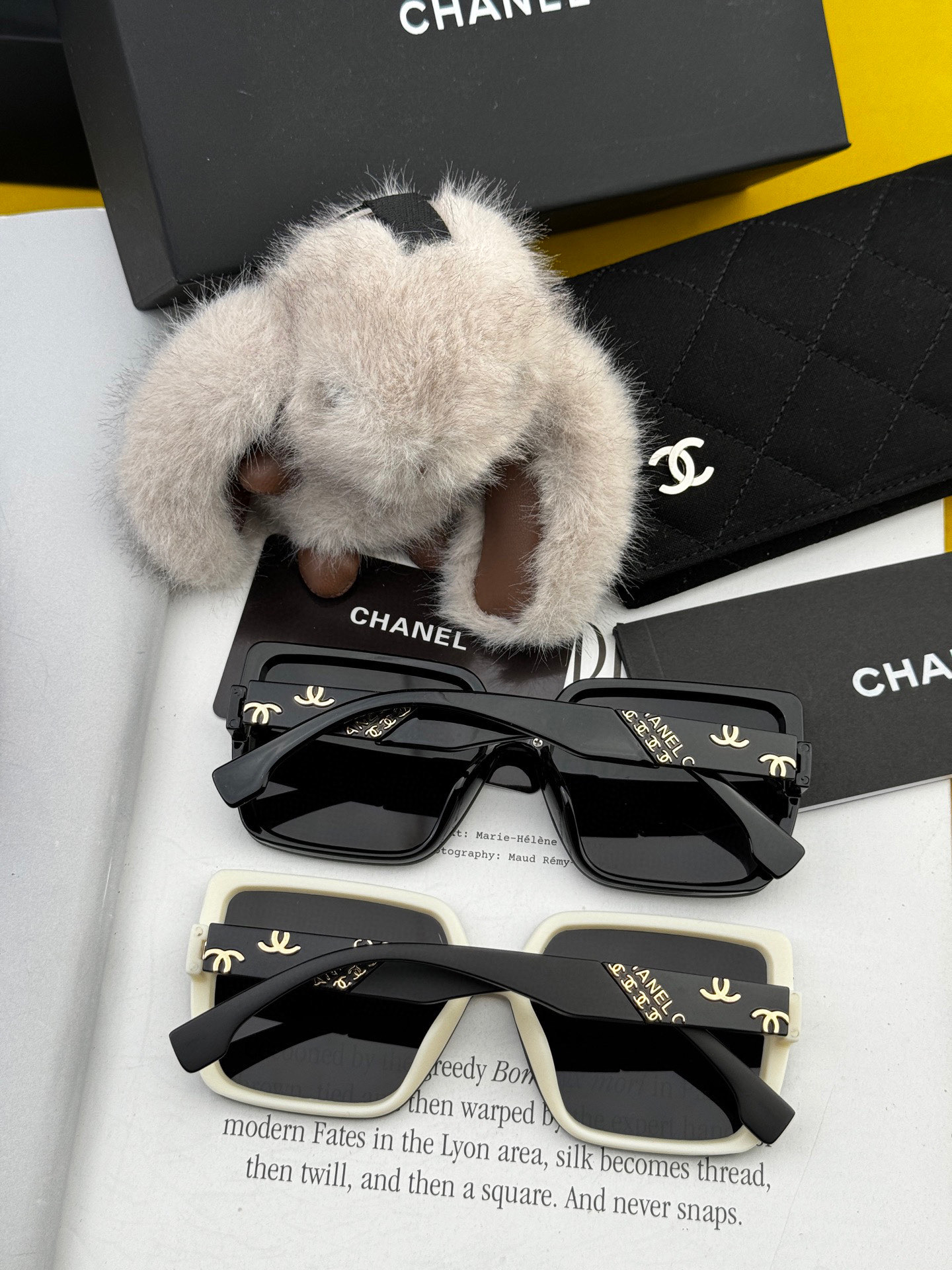    Chanel大框太阳镜墨镜  经典的方框设计，不挑脸型，无论搭配大衣还是连衣裙都非常显气质太阳镜预