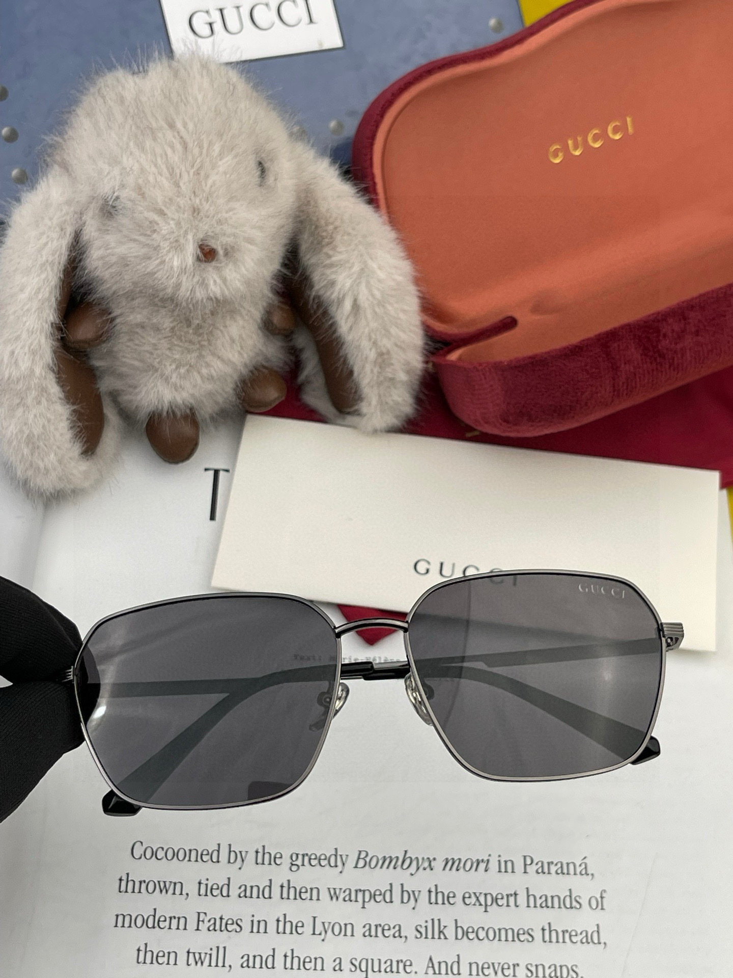   Gucci 。  高品质男女款墨镜   👍 进口宝丽来偏光镜片  。蛤蟆镜 开车钓鱼都可 。百搭显瘦