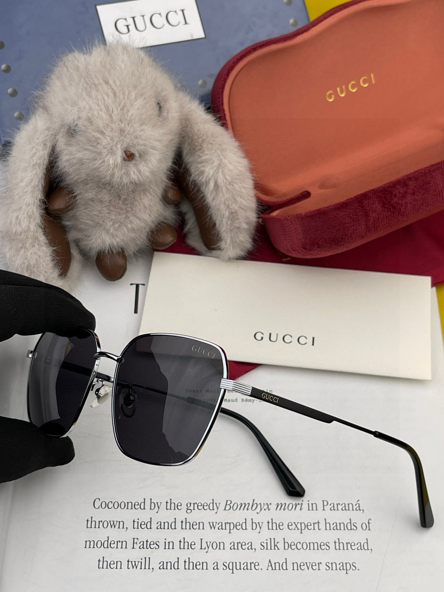   Gucci 。  高品质男女款墨镜   👍 进口宝丽来偏光镜片  。蛤蟆镜 开车钓鱼都可 。百搭显瘦