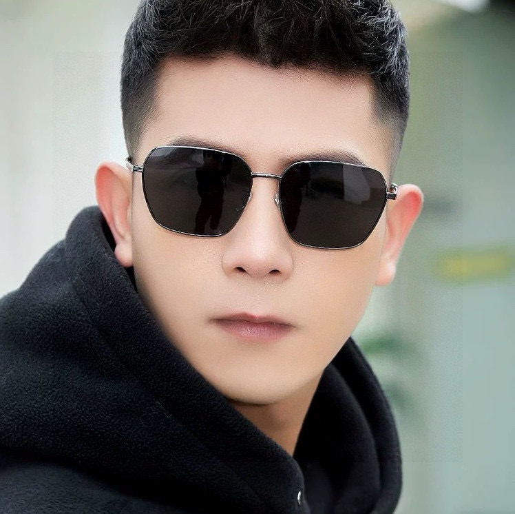   Gucci 。  高品质男女款墨镜   👍 进口宝丽来偏光镜片  。蛤蟆镜 开车钓鱼都可 。百搭显瘦