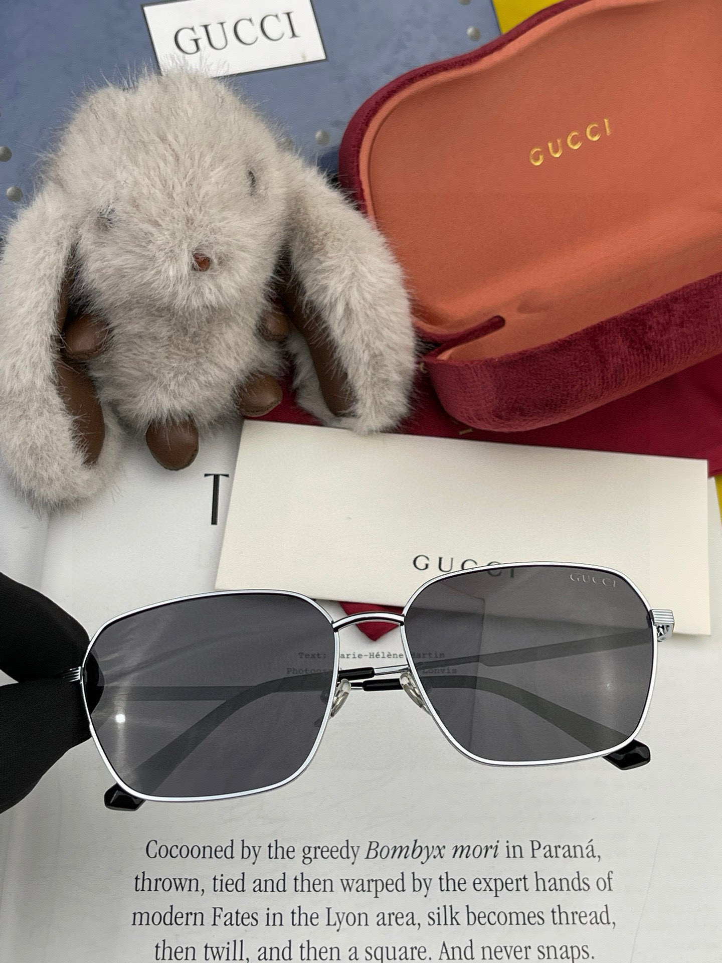   Gucci 。  高品质男女款墨镜   👍 进口宝丽来偏光镜片  。蛤蟆镜 开车钓鱼都可 。百搭显瘦