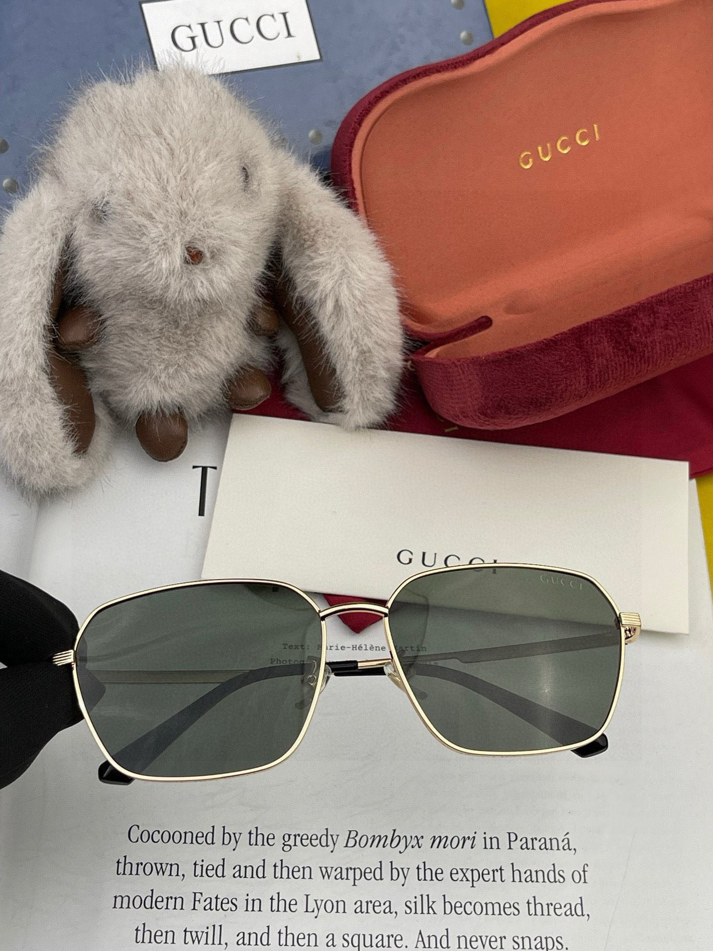   Gucci 。  高品质男女款墨镜   👍 进口宝丽来偏光镜片  。蛤蟆镜 开车钓鱼都可 。百搭显瘦