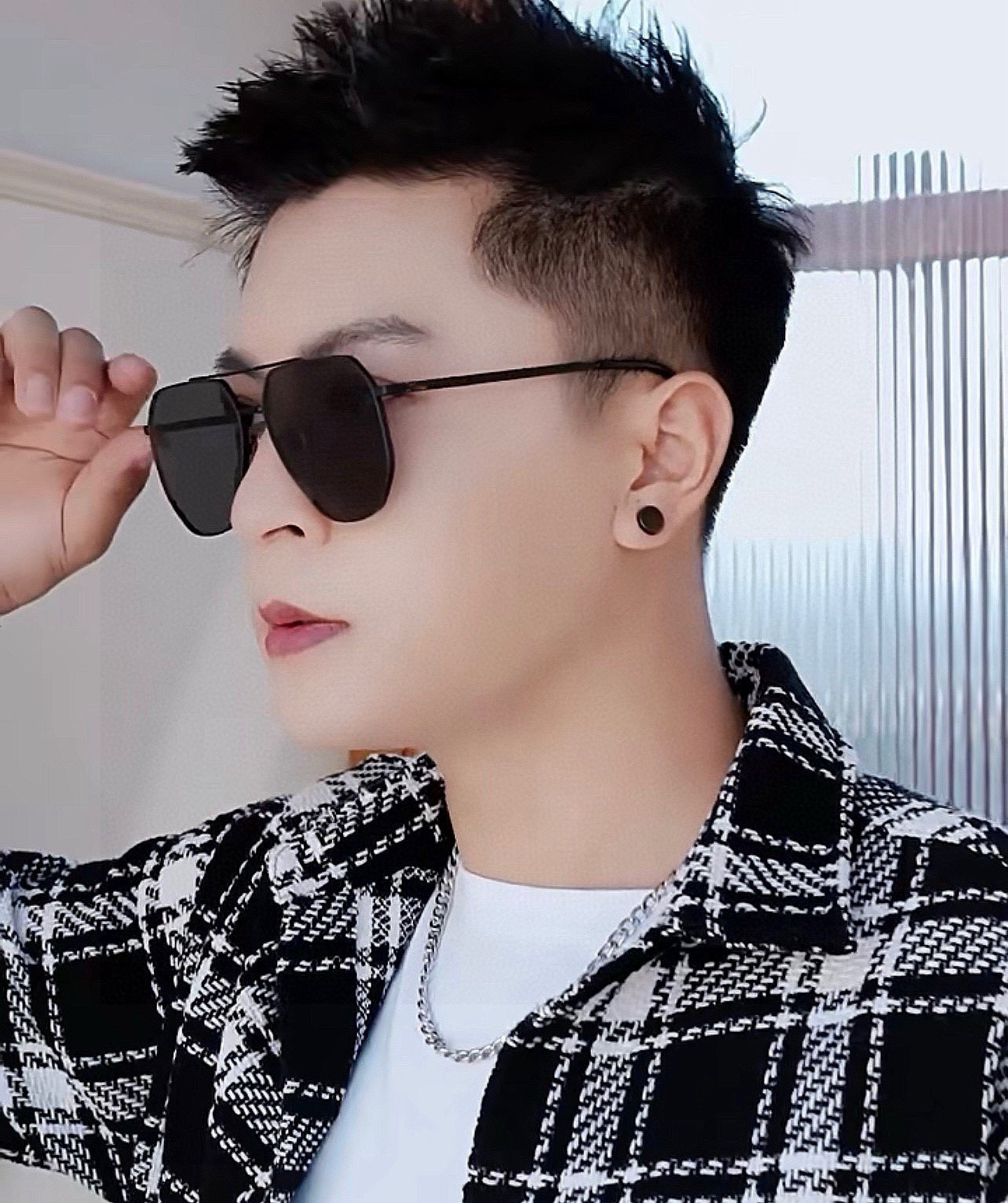        GUCCI 男款炫彩飞行员偏光太阳镜 ❤️材质：高清尼龙加厚卡槽高清偏光镜片 🌹无边框镜架
