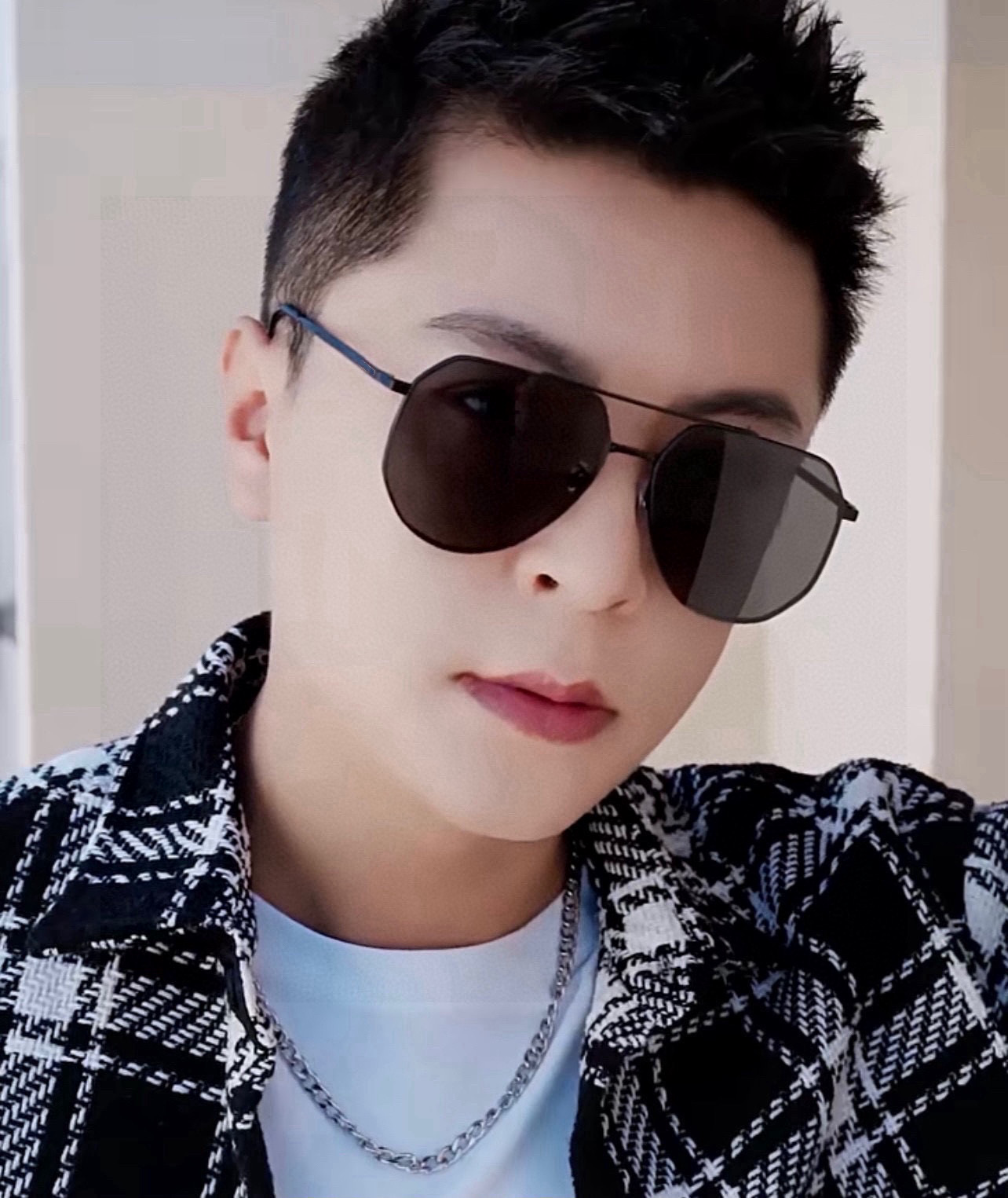        GUCCI 男款炫彩飞行员偏光太阳镜 ❤️材质：高清尼龙加厚卡槽高清偏光镜片 🌹无边框镜架
