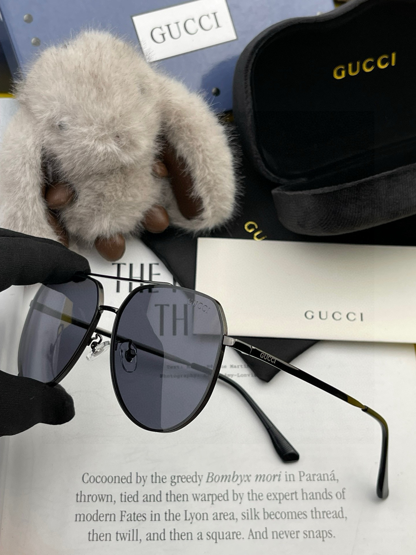        GUCCI 男款炫彩飞行员偏光太阳镜 ❤️材质：高清尼龙加厚卡槽高清偏光镜片 🌹无边框镜架