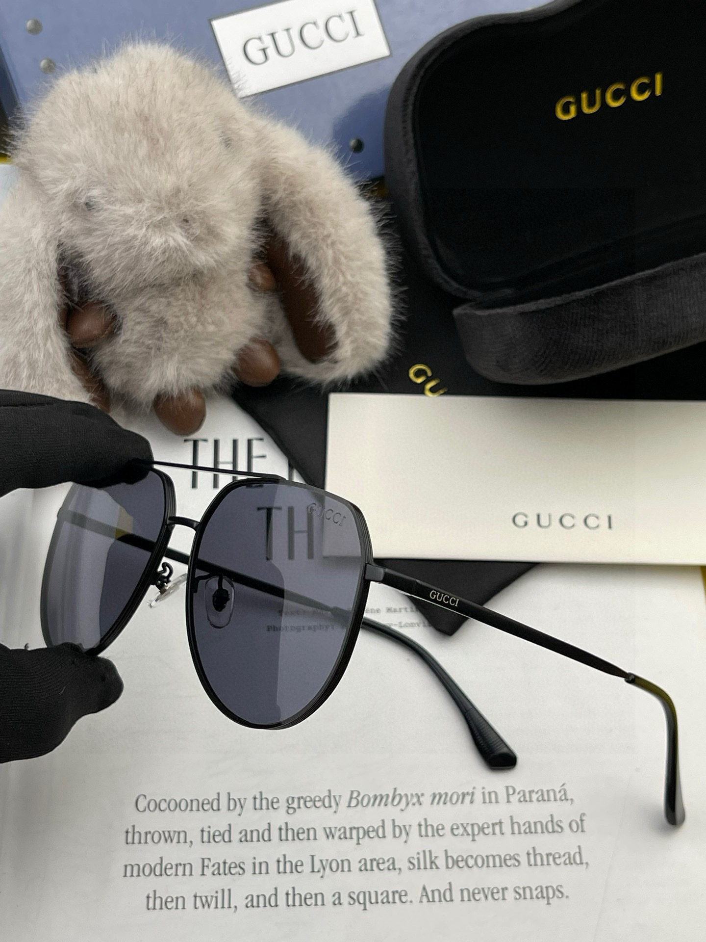        GUCCI 男款炫彩飞行员偏光太阳镜 ❤️材质：高清尼龙加厚卡槽高清偏光镜片 🌹无边框镜架
