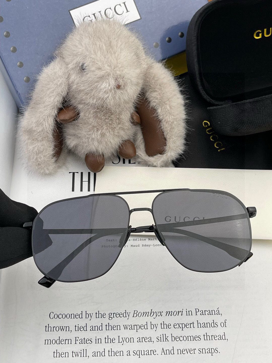        GUCCI 男款炫彩飞行员偏光太阳镜 ❤️材质：高清尼龙加厚卡槽高清偏光镜片 🌹无边框镜架