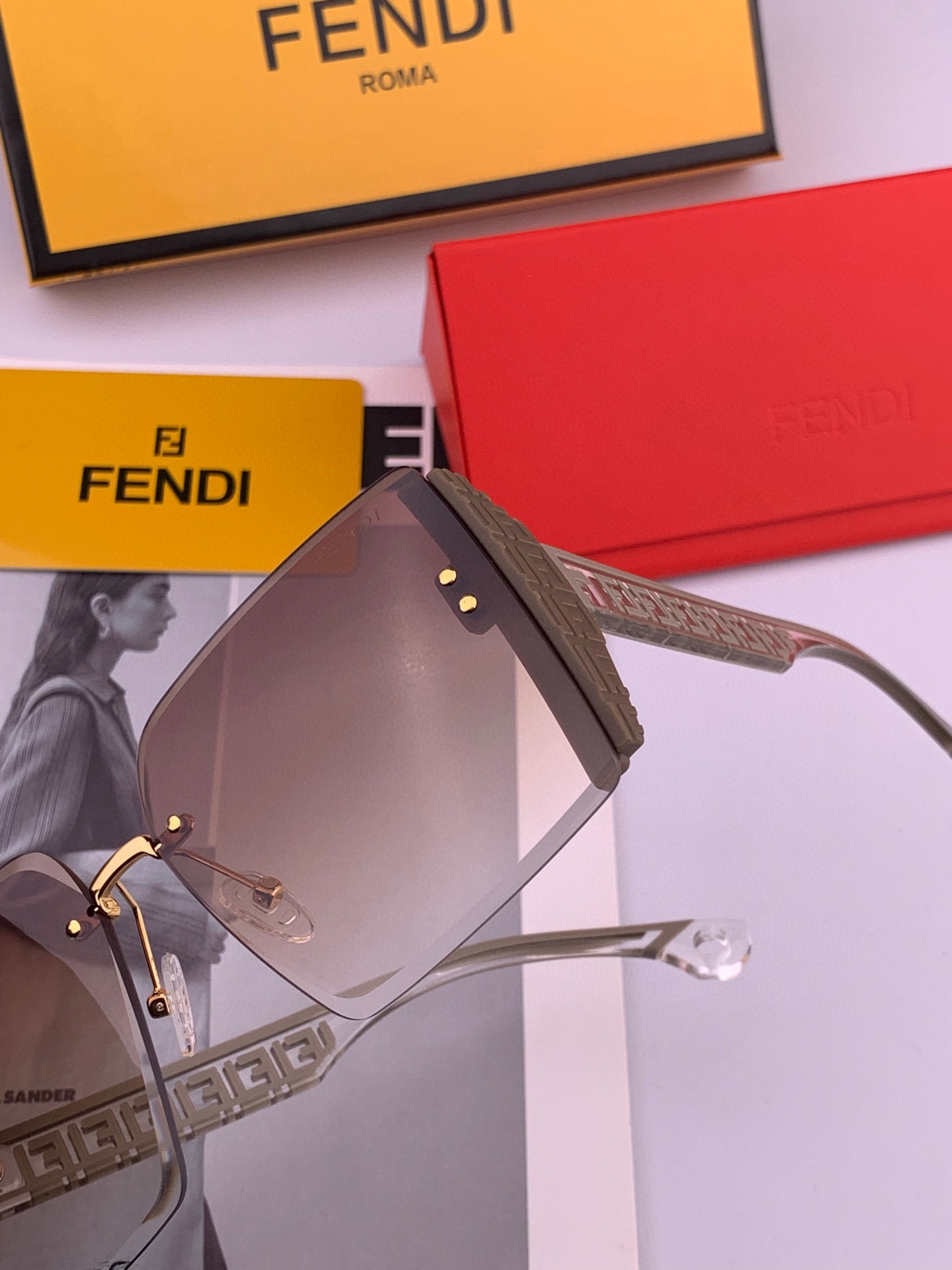   大框方形 Fendi  芬迪   人气热卖爆款   2025开春 新款太阳镜眼镜框网红都爱的款式  