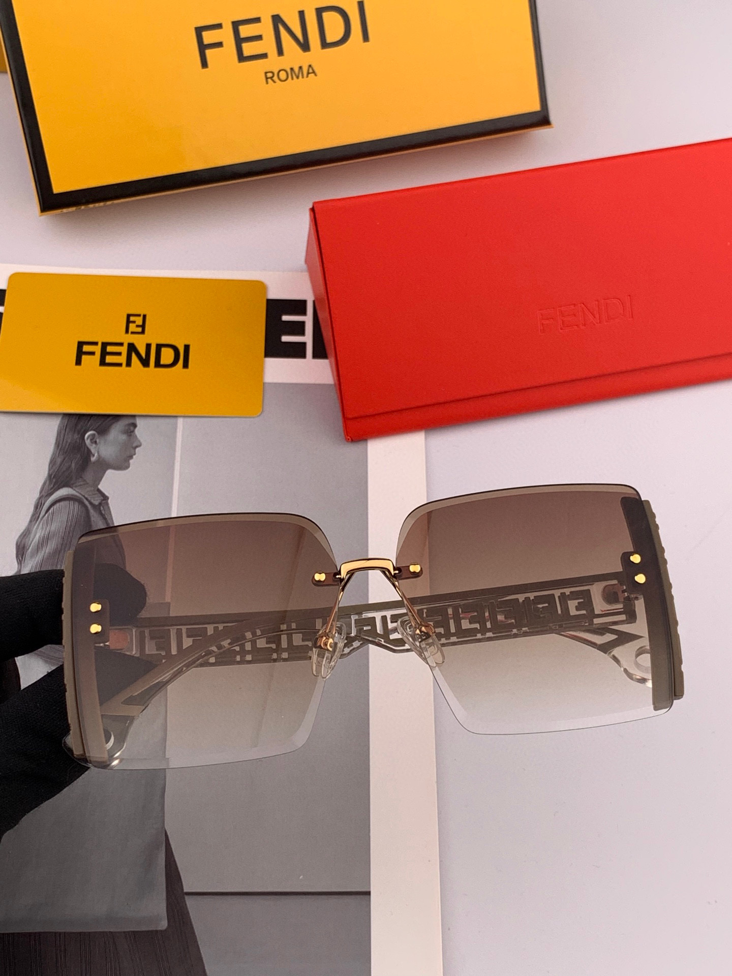   大框方形 Fendi  芬迪   人气热卖爆款   2025开春 新款太阳镜眼镜框网红都爱的款式  