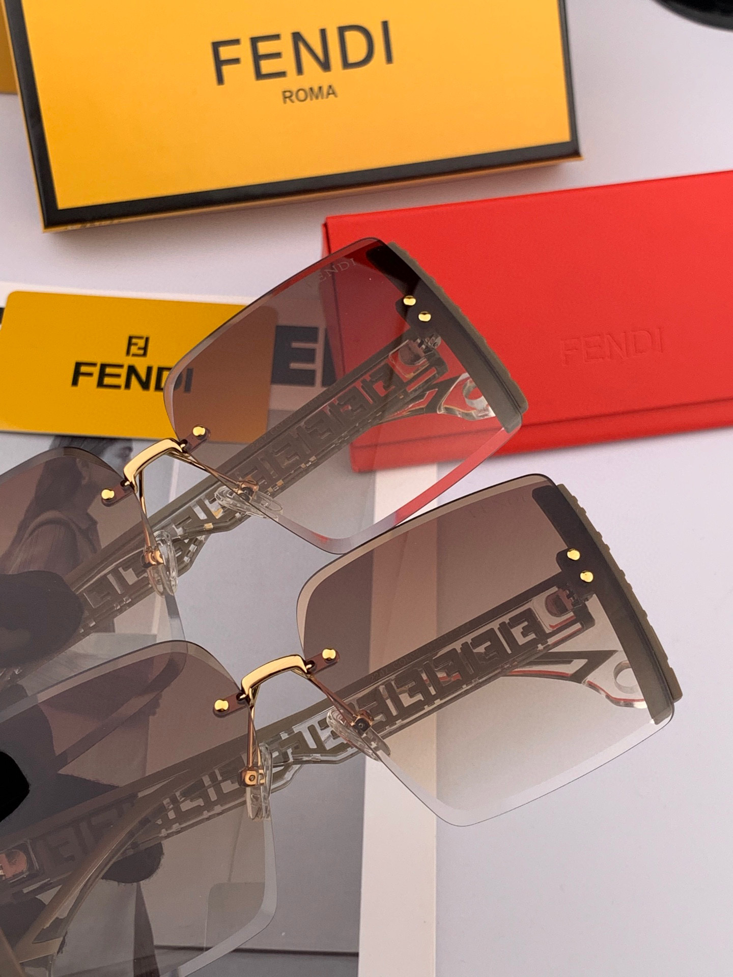   大框方形 Fendi  芬迪   人气热卖爆款   2025开春 新款太阳镜眼镜框网红都爱的款式  