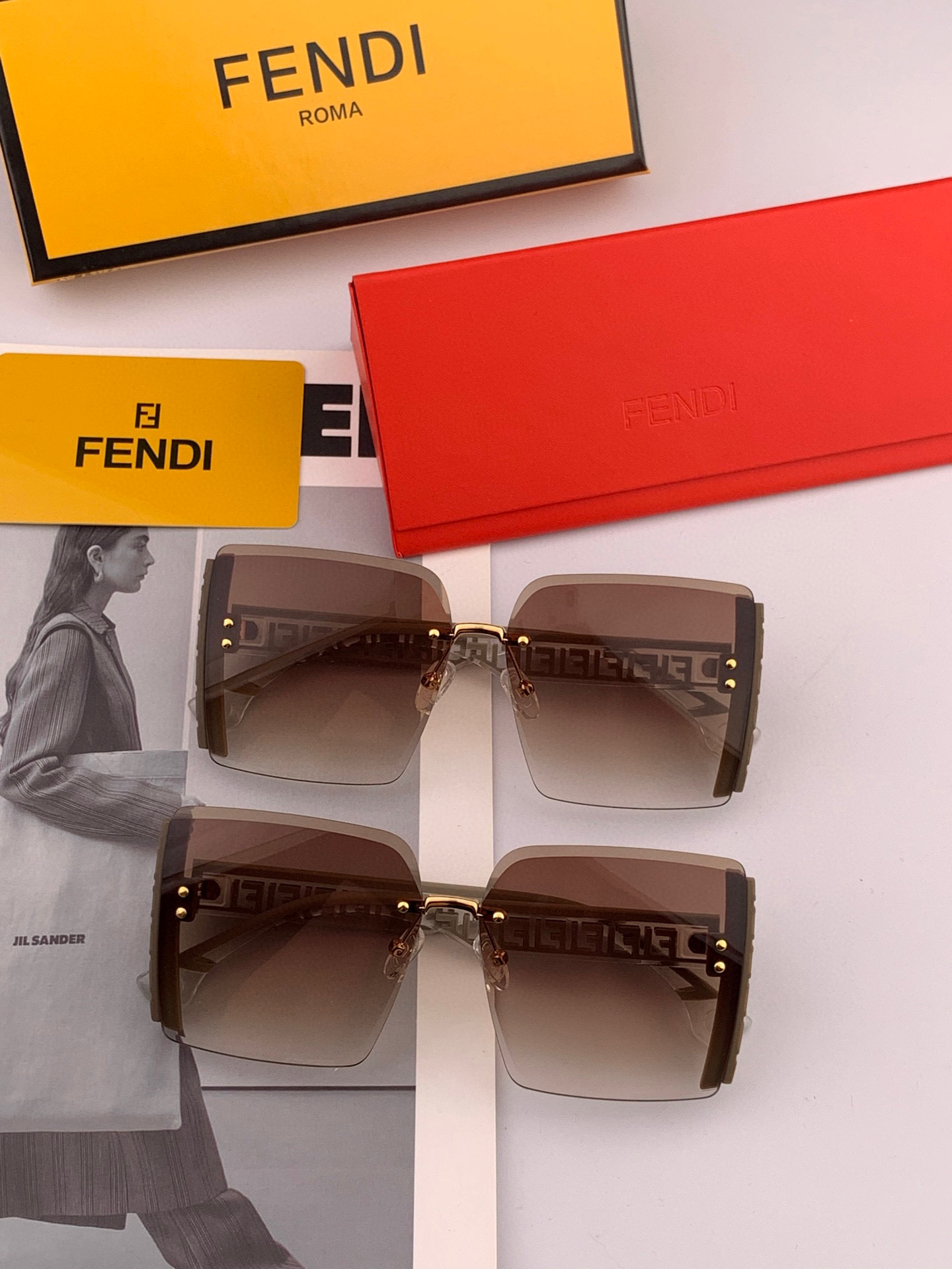   大框方形 Fendi  芬迪   人气热卖爆款   2025开春 新款太阳镜眼镜框网红都爱的款式  