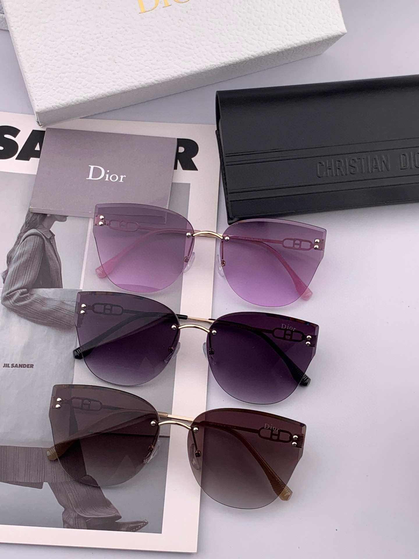   DIOR🌋☔️时尚无框太阳镜镜片 顶级奢侈品强 高品质胜利亲亲🍦🍨 得意 气质非凡😄 🍫🍪女士开车墨
